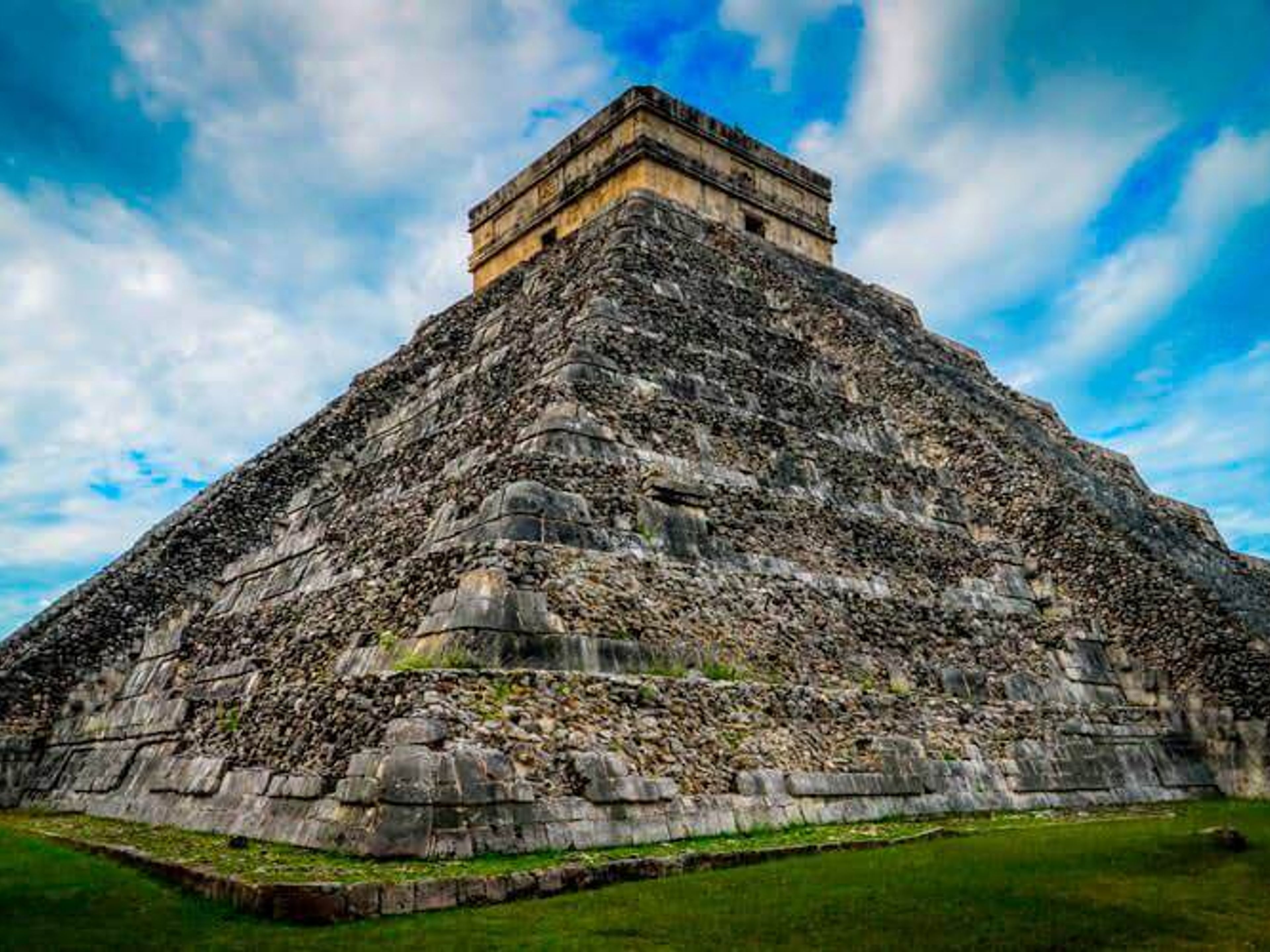 "Chichen Itza Plus" Tour. Chichen Itza, a historic and impressive place. Yucatan Peninsula, Cancun.