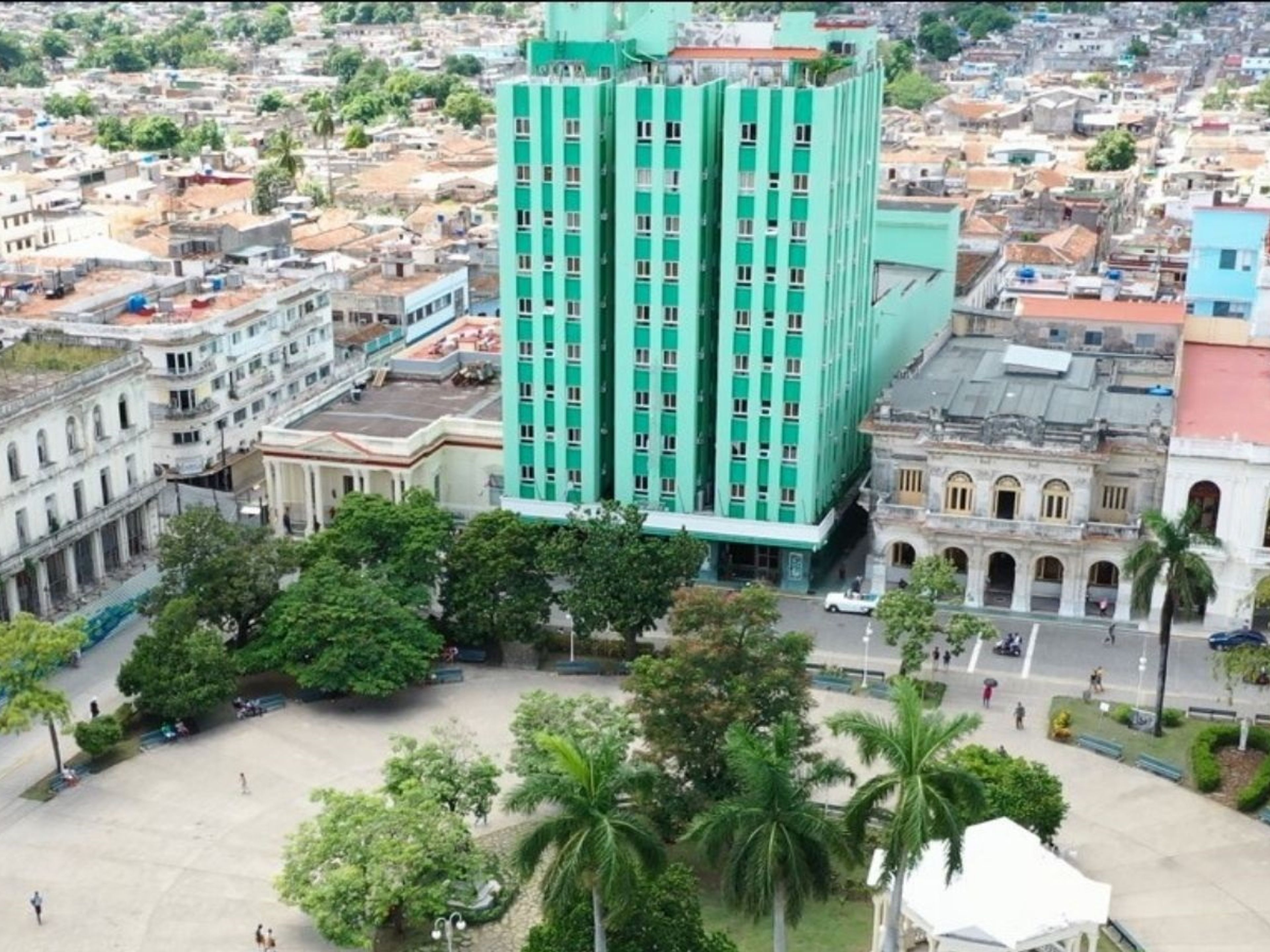 Тур "В САНТА КЛАРА". The Leoncio Vidal Central Park panoramic view, Santa Clara, Villa Clara, Cuba.