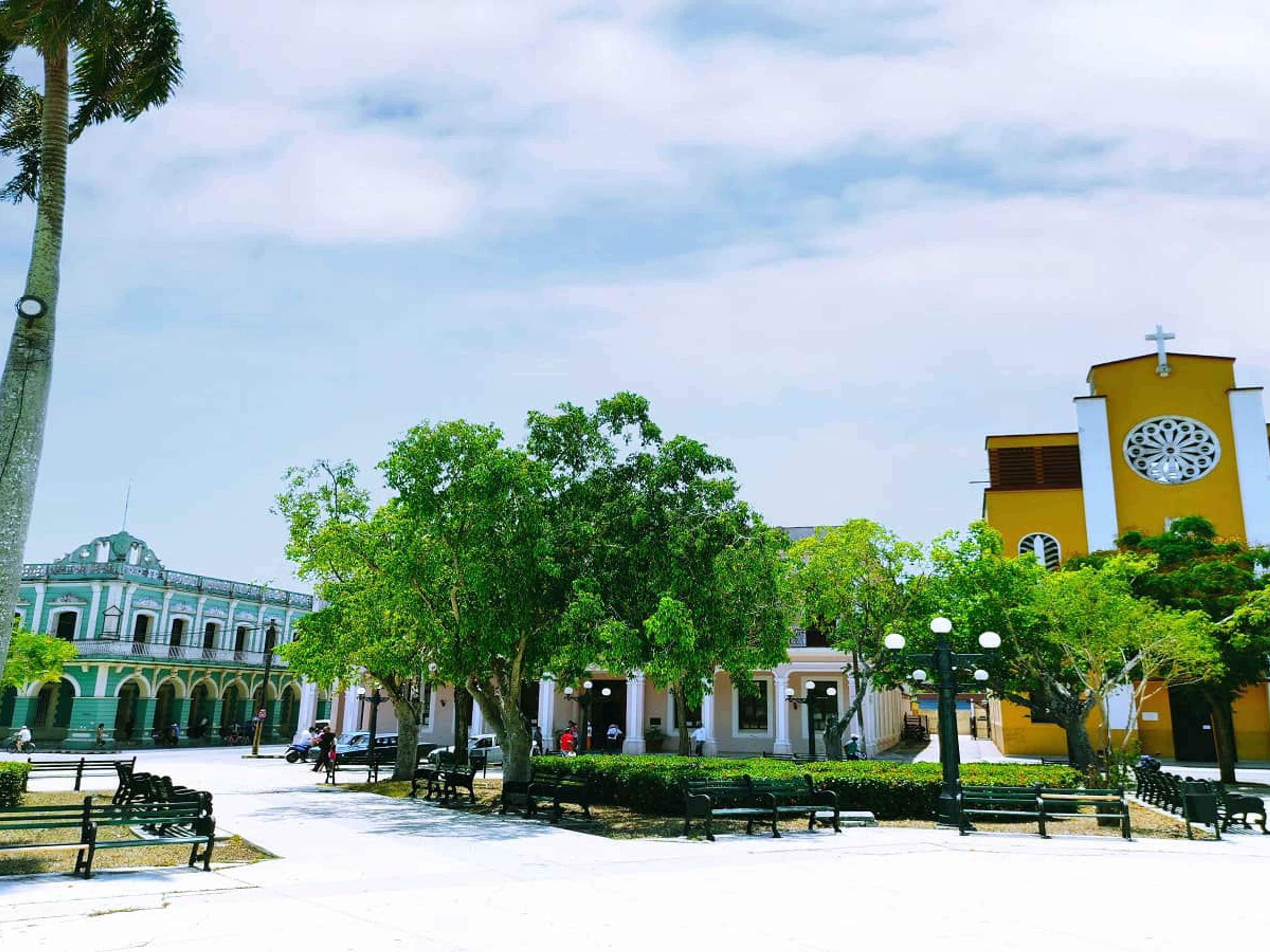 “CONECTANDO CUBA: HAVANA / CIEGO DE ÁVILA / CAMAGÜEY /  LAS TUNAS / HOLGUÍN / SANTIAGO DE CUBA“ (CC6 - A) Collective Transfer Services. The José Martí Central Park panoramic view, Ciego de Ávila, Cuba.