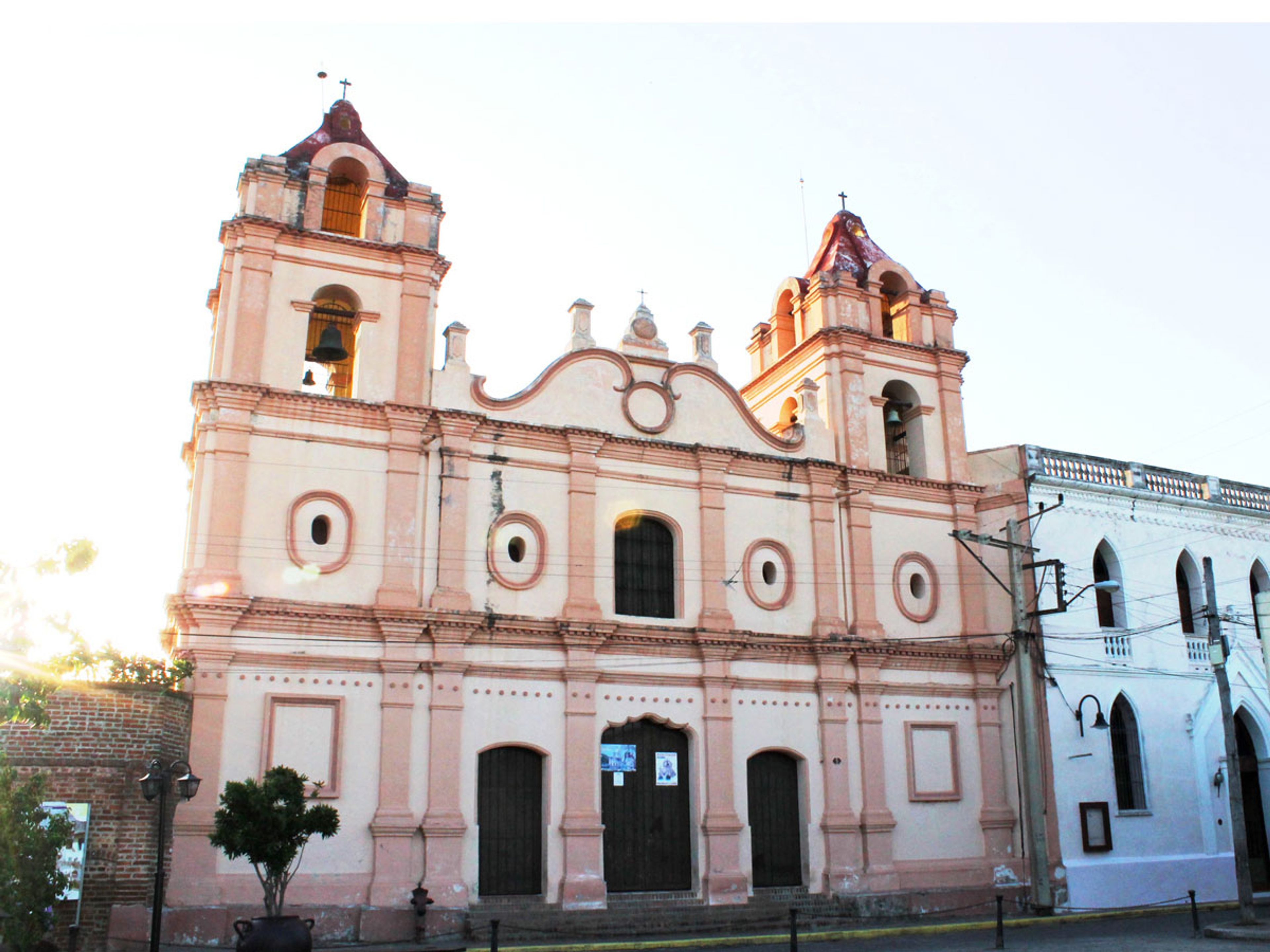 “CONECTANDO CUBA: HAVANA / CIEGO DE ÁVILA / CAMAGÜEY /  LAS TUNAS / HOLGUÍN / SANTIAGO DE CUBA“ (CC6 - A) Collective Transfer Services. Camaguey city panoramic view, Camaguey, Cuba.