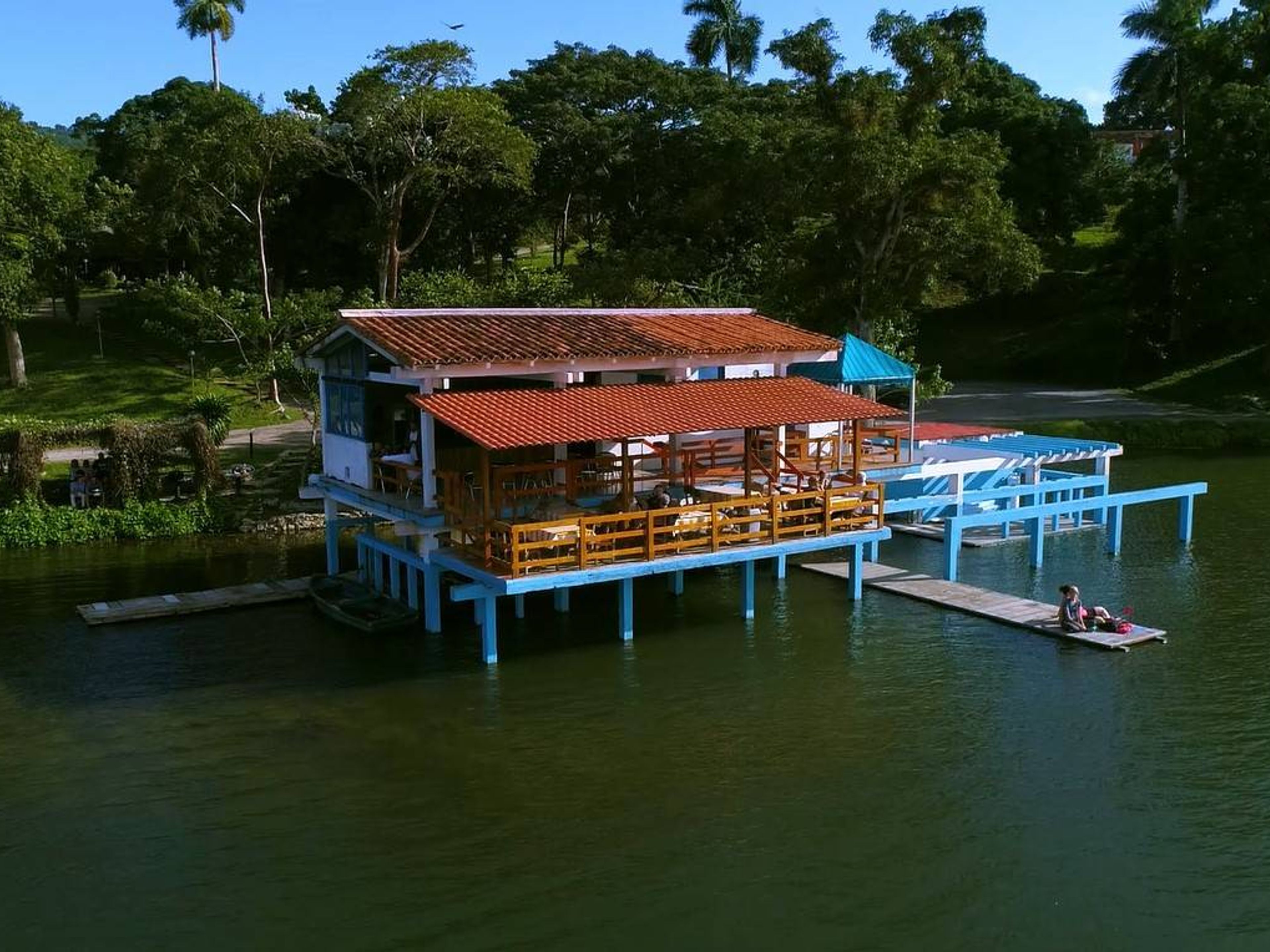 Tour “TRANSFERT À VIÑALES (ALLER SEULEMENT) + 2 HEURES DE VISITE À LAS TERRAZAS“. Las Terrazas comunity panoramic view, Artemisa, Cuba.