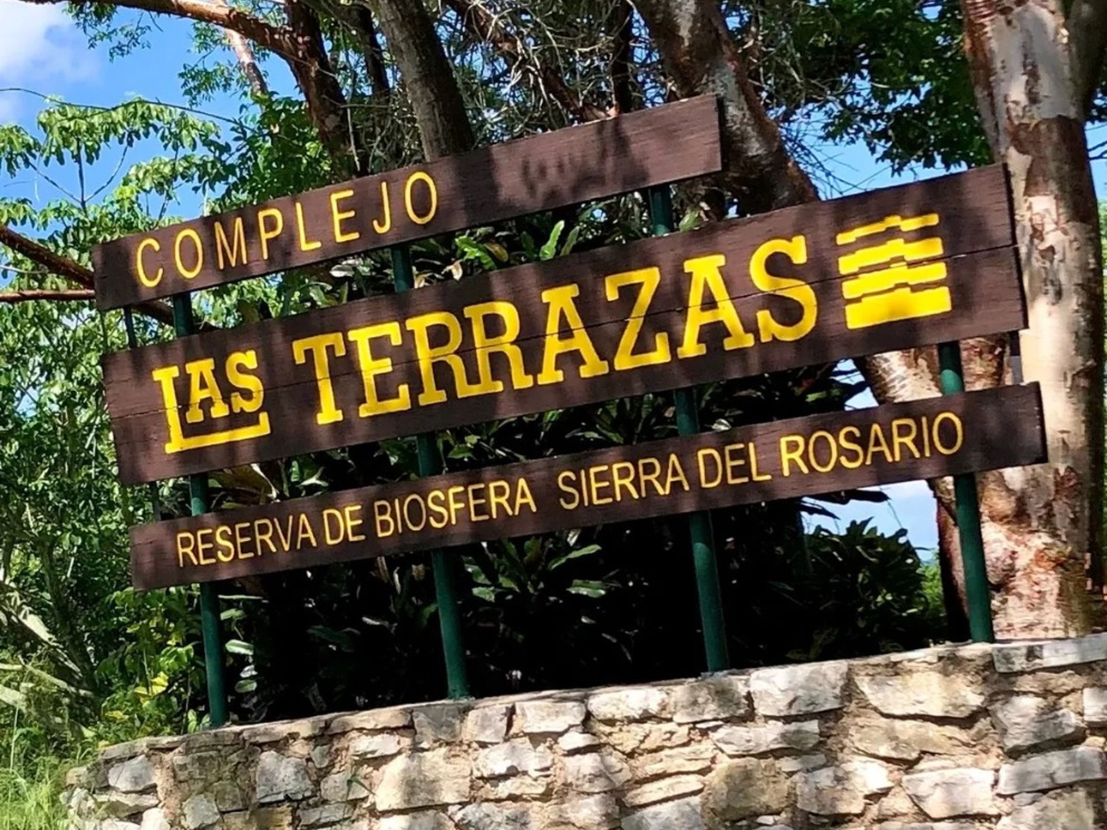 “TRANSFER NACH VIÑALES (EINFACHE FAHRT) + 2 STUNDEN BESUCH IN LAS TERRAZAS“ Tour. Las Terrazas comunity panoramic view, Artemisa, Cuba.
