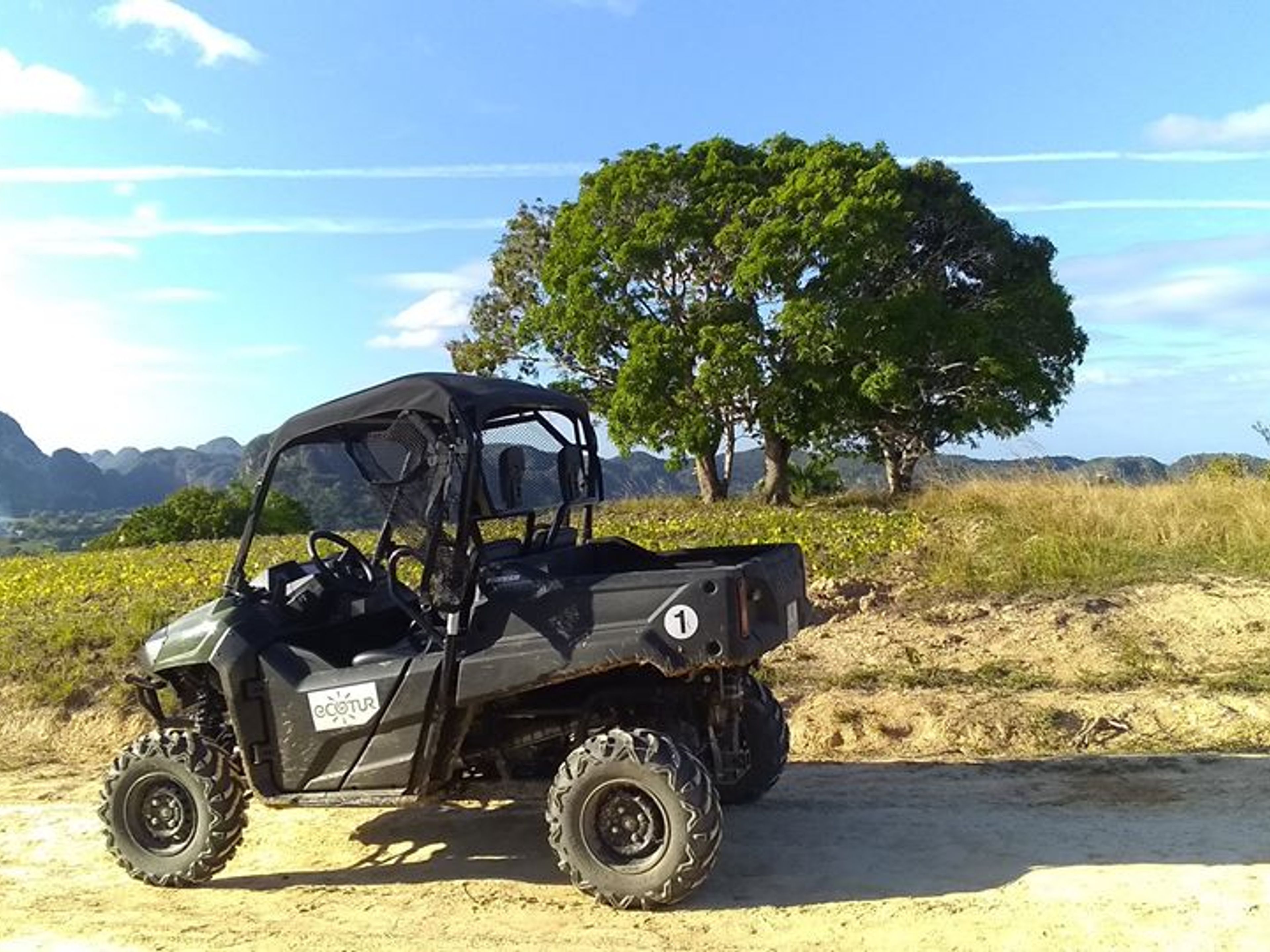 Tур “ЭКСКУРСИИ НА БУГГИ В ДОЛИНЕ ВИНЬЯЛЕС”. “Buggy Tours in Viñales Valley”, Viñales, Pinar del Río, Cuba.