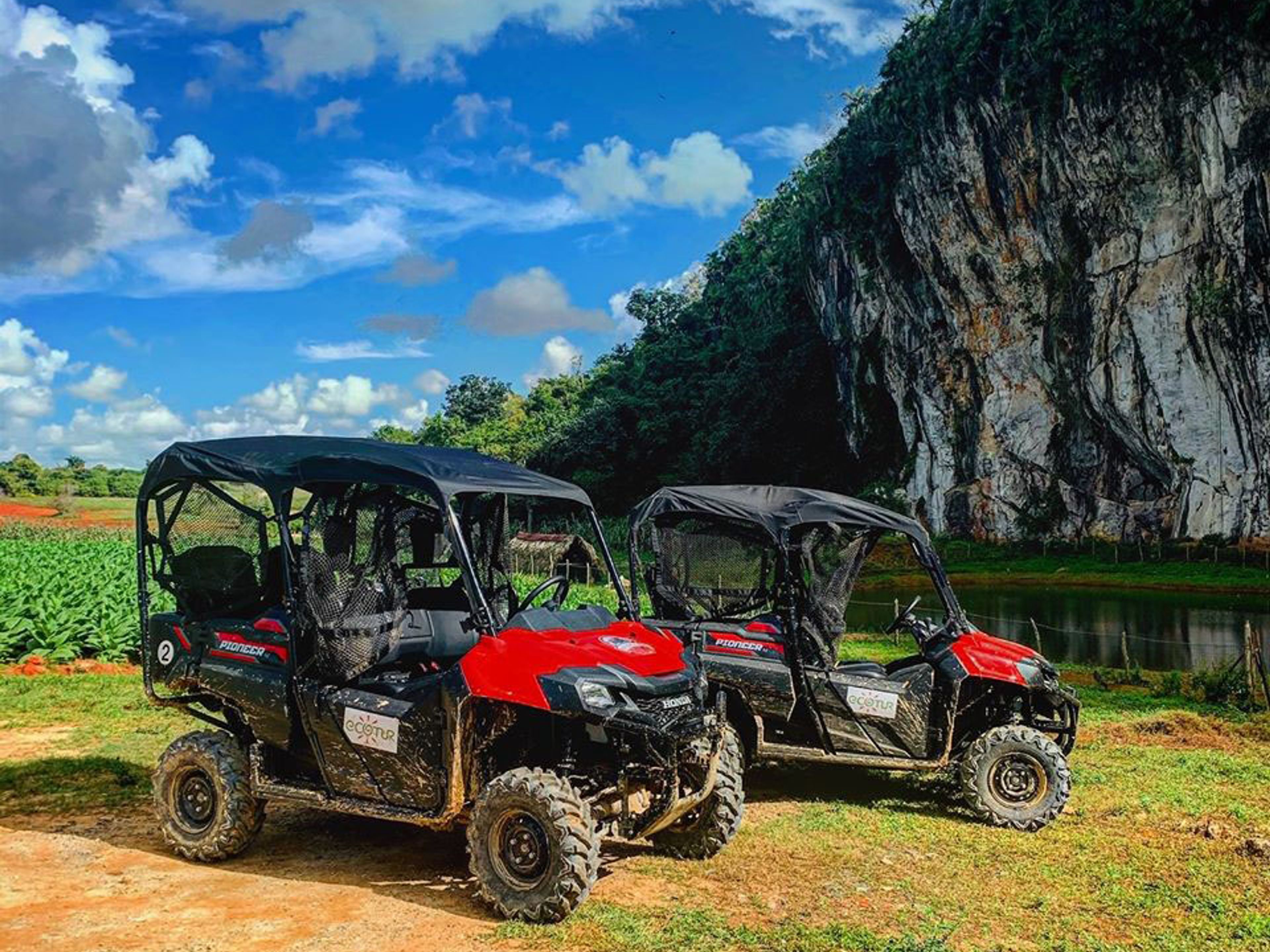 Tour “GIRO IN BUGGINE NELLA VALLE DI VIÑALES”. “Buggy Tours in Viñales Valley”, Viñales, Pinar del Río, Cuba.