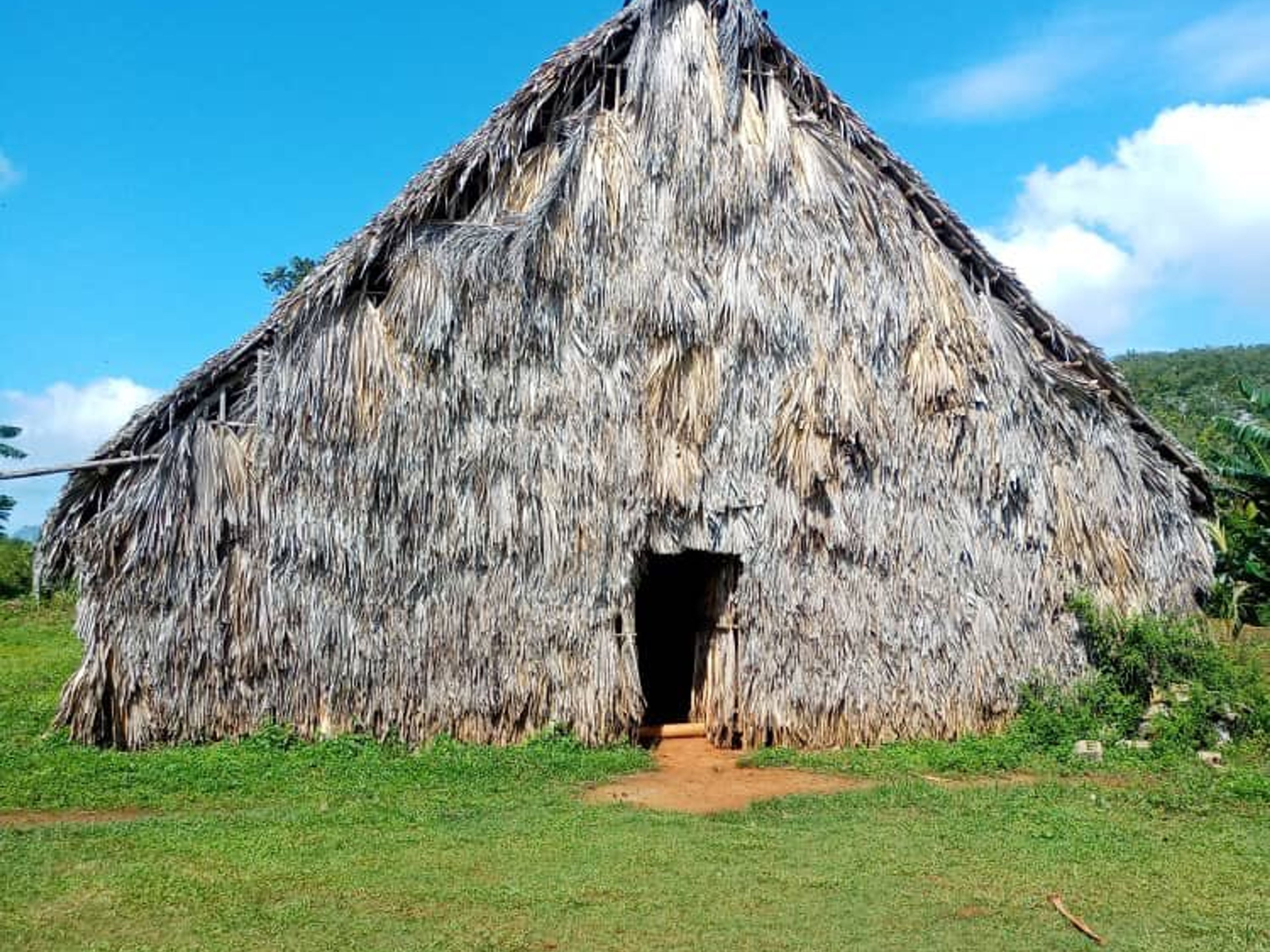 Tour privato "VIAGGIO DI UN GIORNO DA HAVANA A VIÑALES: ESPLORA LA VALLE DI VIÑALES IN MODO ATTIVO". “DAY TRIP HAVANA – VIÑALES: EXPLORE THE VIÑALES VALLEY ACTIVE” Tour, Viñales, Pinar del Río, Cuba.