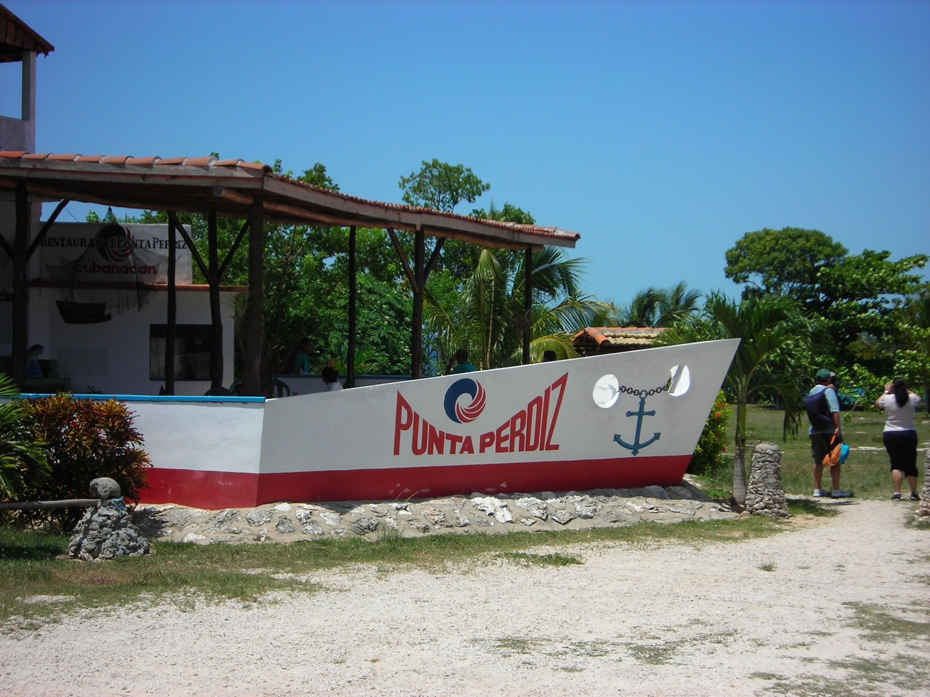 Jeep Safari “NATURE TOUR CARIBBEAN DAY” (CIENAGA DE ZAPATA, RESERVA DA BIOSFERA). Snorkeling in Punta Perdiz, a coral reef located in the Bay of Pigs, Península de Zapata, Matanzas, Cuba.