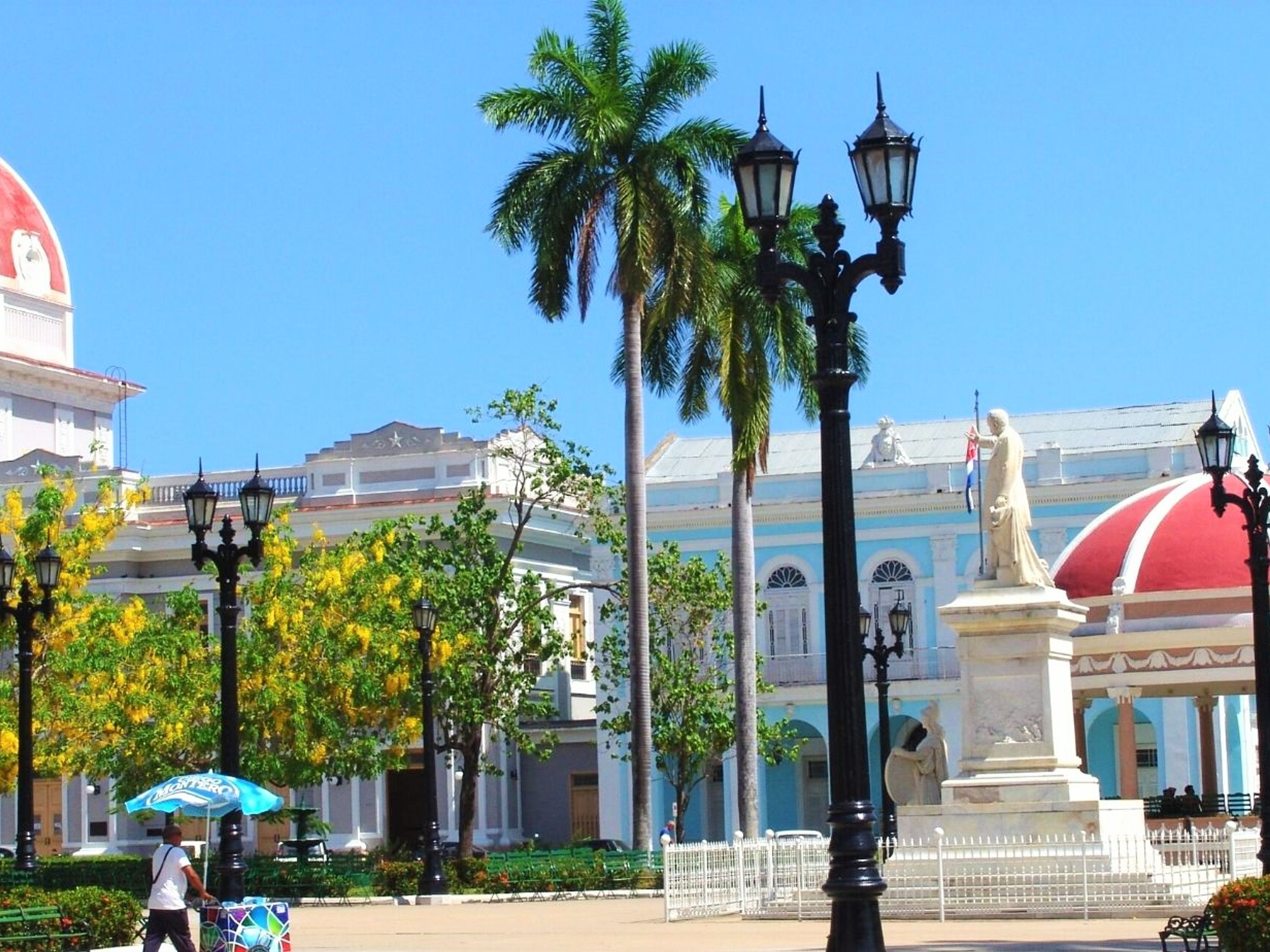 Excursão "DIVERSÃO EM CIENFUEGOS E HISTÓRIA EM TRINIDAD". The José Martí Central Park panoramic view, Cienfuegos city.