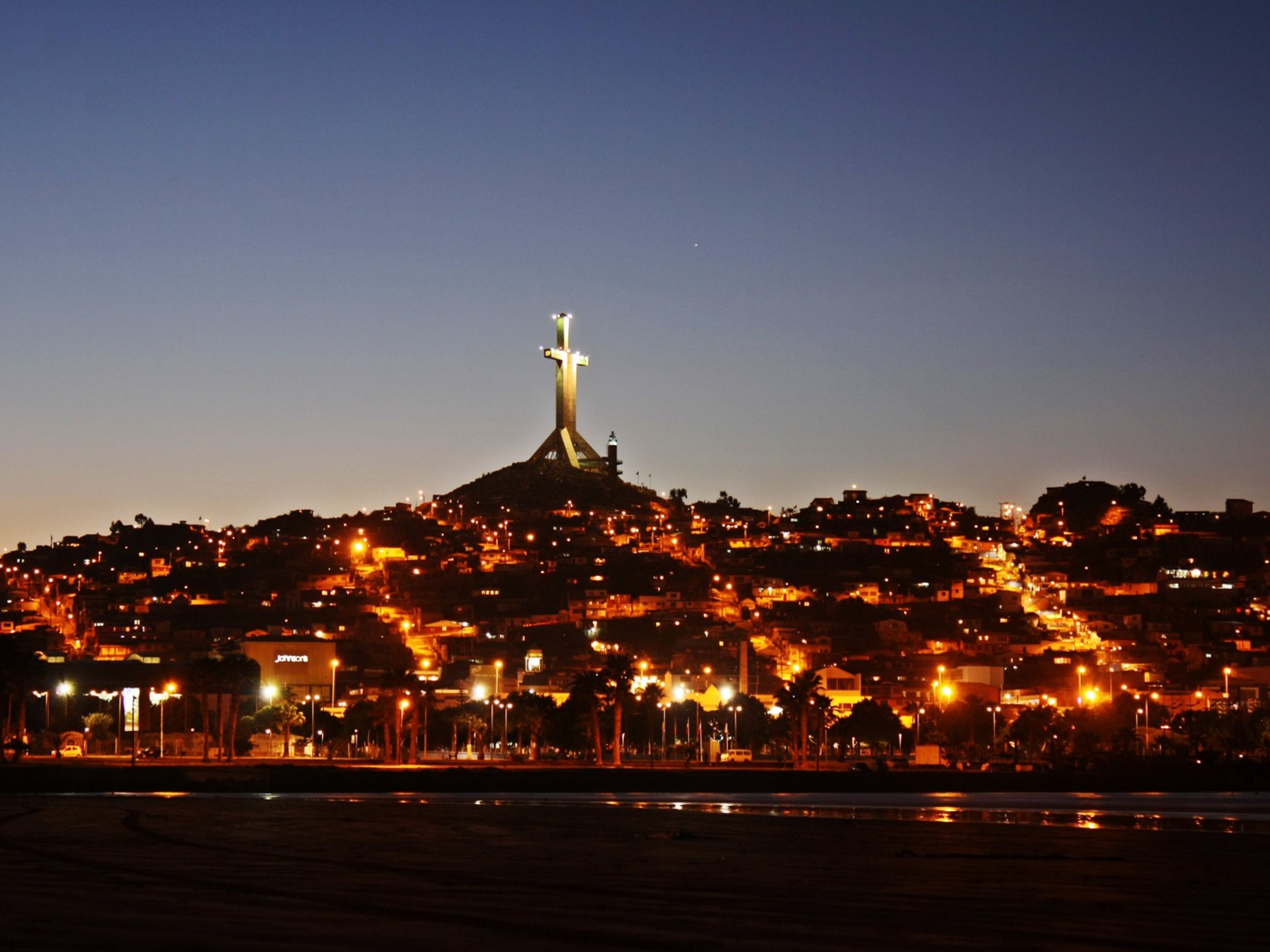 "LA SERENA & COQUIMBO BY NIGHT" TOUR. 3rd millennium cross at night, Cerro El Vigía, Coquicombo region, Chile