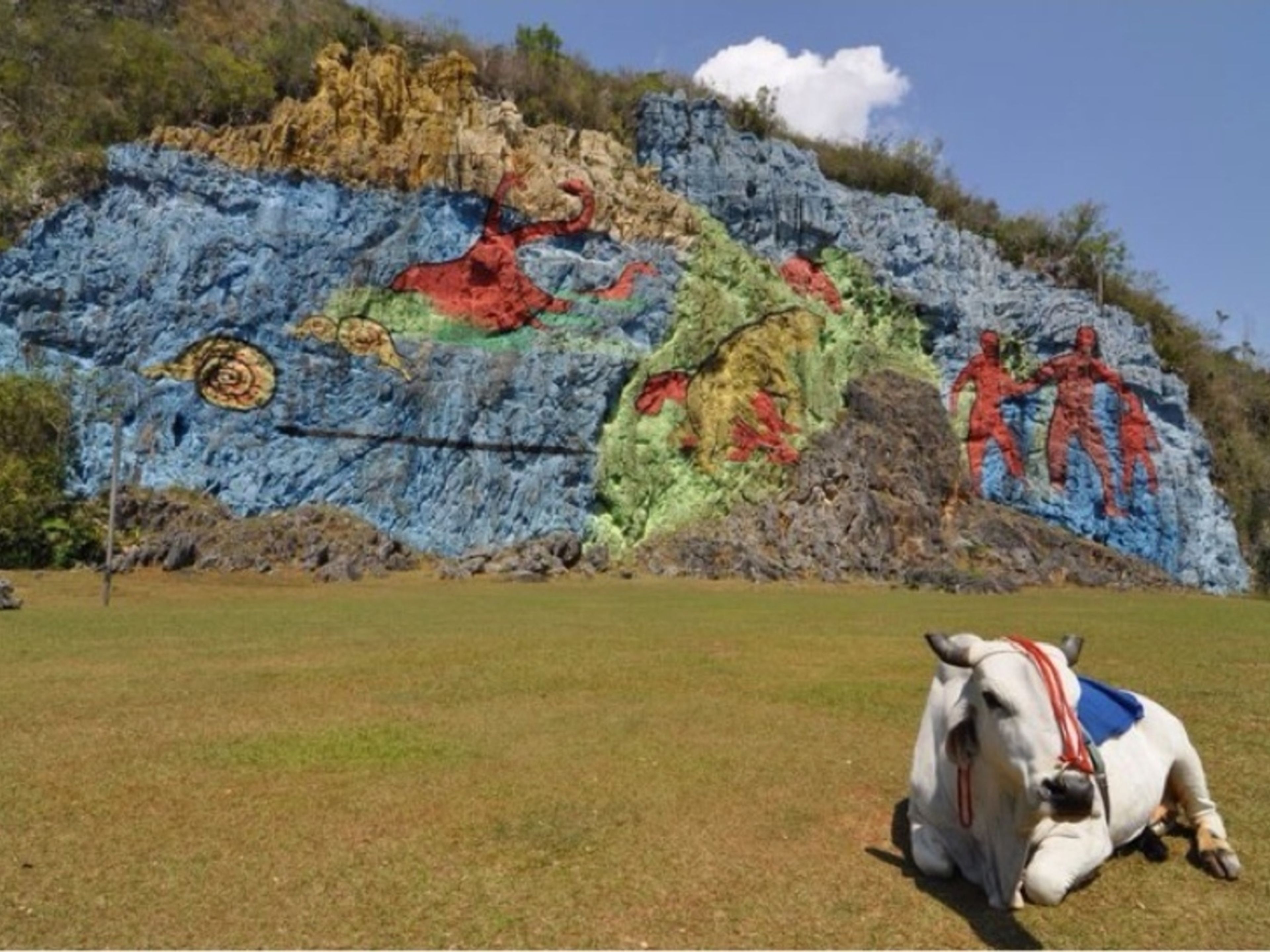 Tour à "Viñales". The Prehistory Mural panoramic view, Viñales valley National Park, Pinar del Río