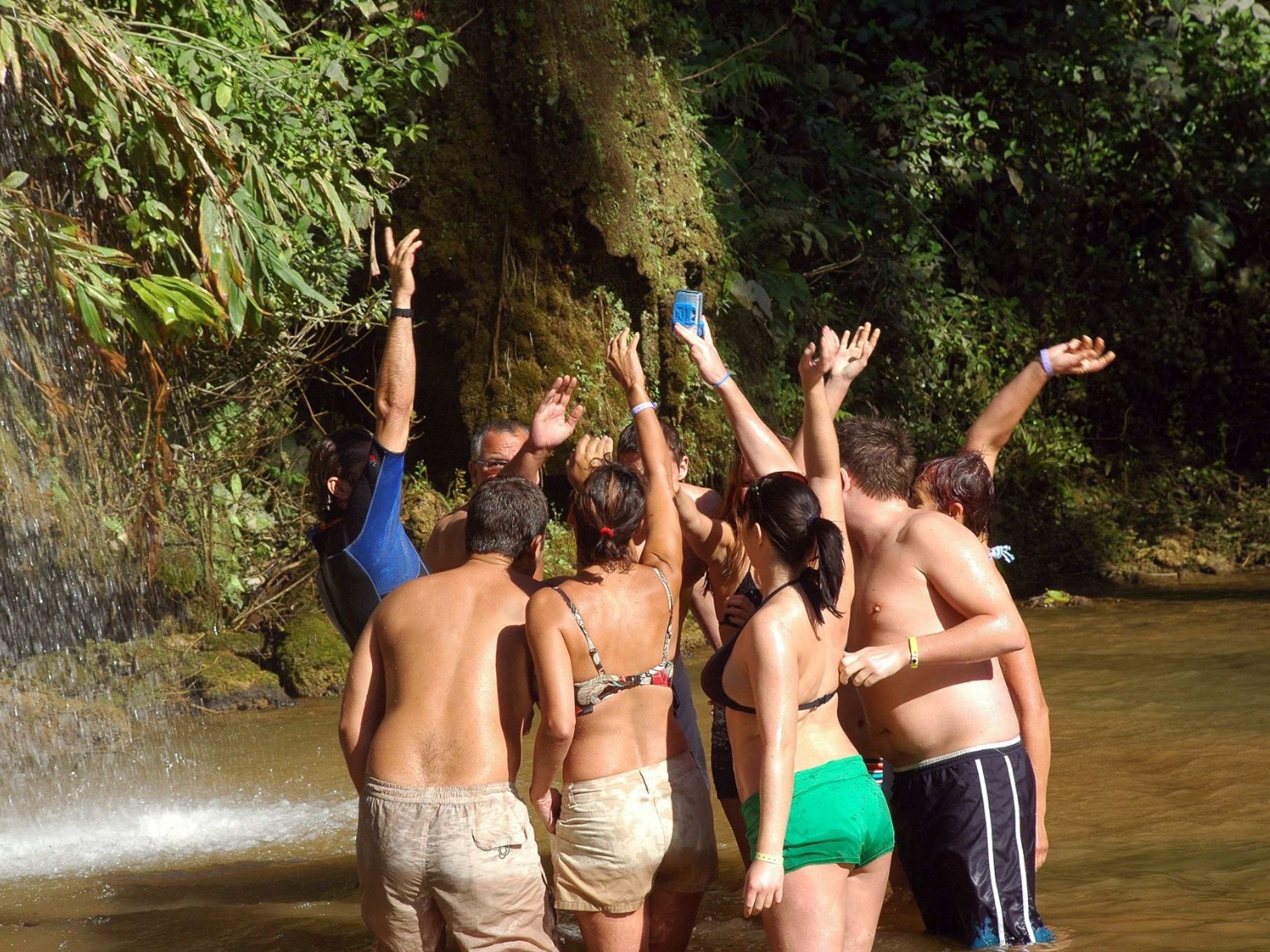 Servicios de Traslados Colectivos “CONECTANDO CUBA: VIÑALES / PINAR DEL RÍO / CIENFUEGOS / TRINIDAD” (CC1 - A). Topes de Collantes Natural Park, Sancti Spíritus, Cuba.