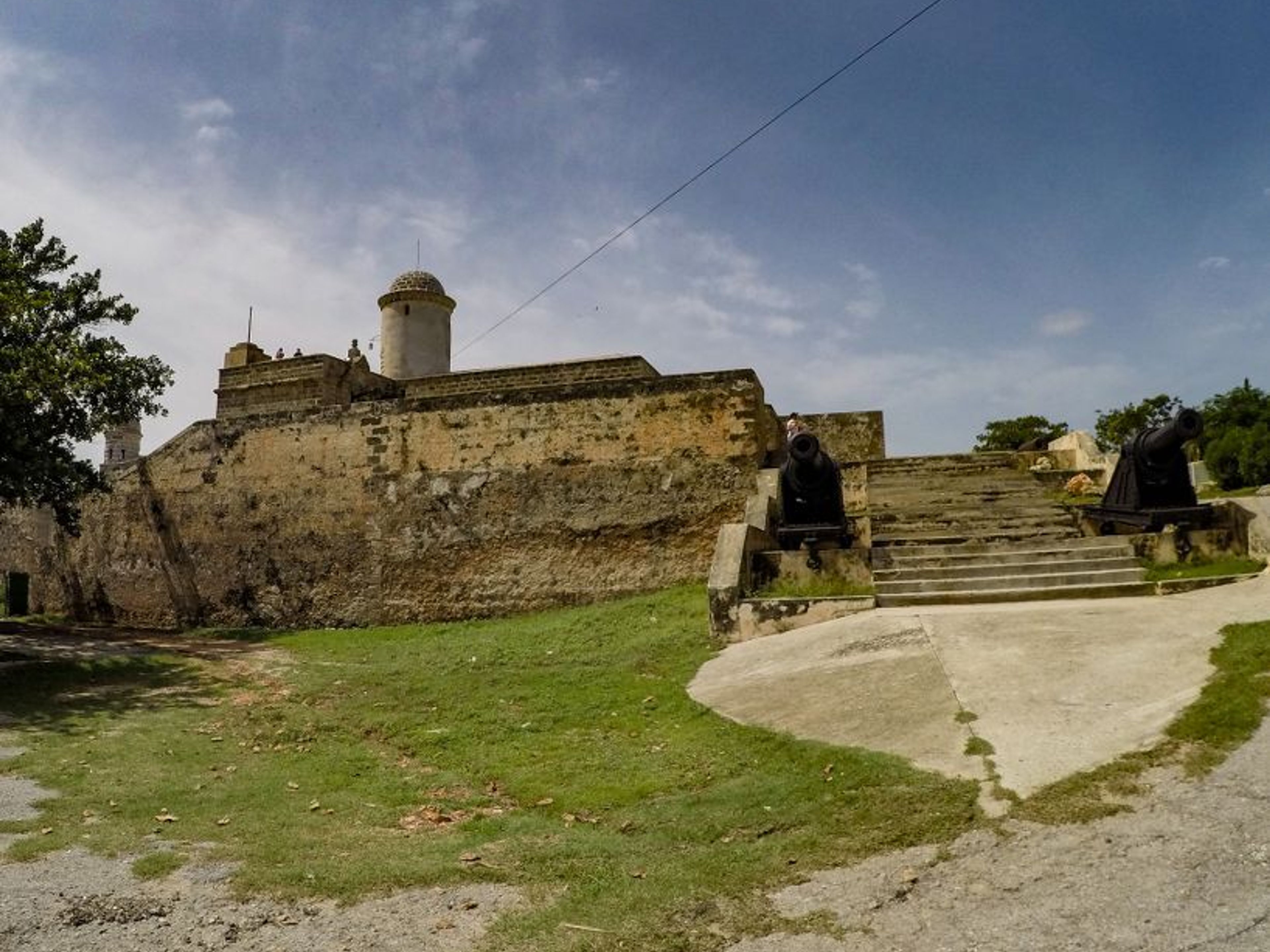 “CONECTANDO CUBA: VIÑALES / PINAR DEL RÍO / CIENFUEGOS / TRINIDAD” (CC1 - A) Sammeltransferdienste. The San Bernardina de Jagua fortress panoramic view, Cienfuegos, Cuba.
