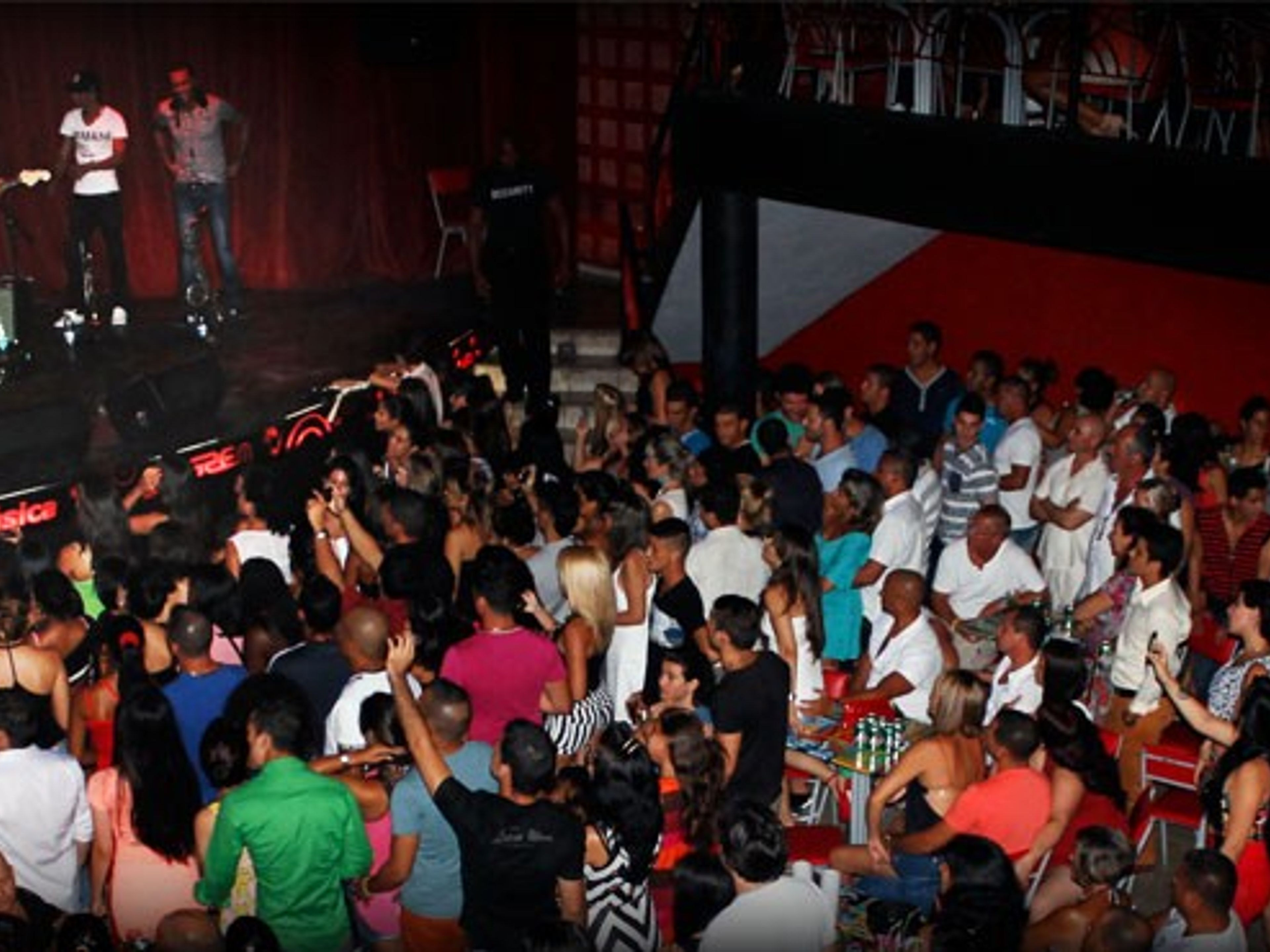 "Casa da Música de Varadero (EGREM)". Casa de la música de Varadero (EGREM)