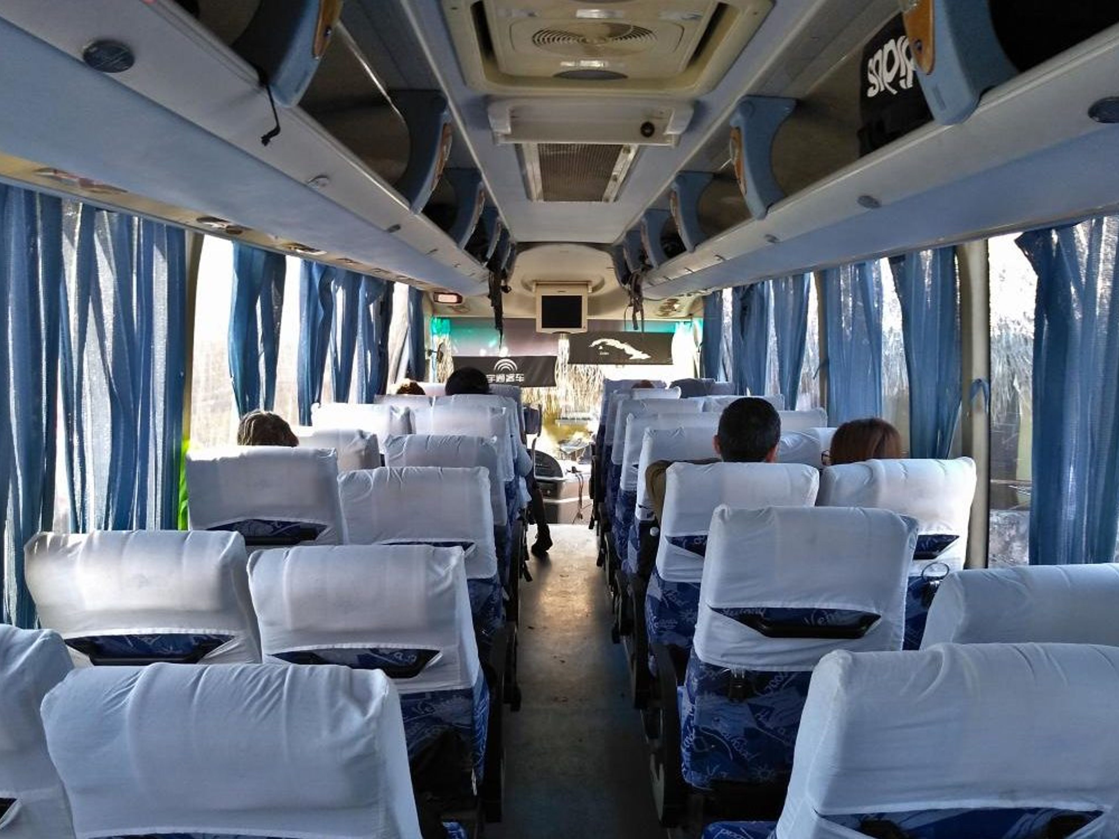 Servicios de Traslados Colectivos “VIAZUL CUBA: HABANA / MATANZAS / AEROPUERTO DE VARADERO / VARADERO / SANTA CLARA / SANCTI SPÍRITUS / CIEGO DE ÁVILA / CAMAGÜEY / LAS TUNAS / HOLGUÍN / AEROPUERTO DE HOLGUÍN / BAYAMO / SANTIAGO DE CUBA”. “VIAZUL CUBA: HAVANA / MATANZAS / VARADERO AIRPORT / VARADERO / SANTA CLARA / SANCTI SPÍRITUS / CIEGO DE ÁVILA / CAMAGÜEY / LAS TUNAS / HOLGUÍN / HOLGUÍN AIRPORT / BAYAMO / SANTIAGO DE CUBA“ Collective Transfer Services