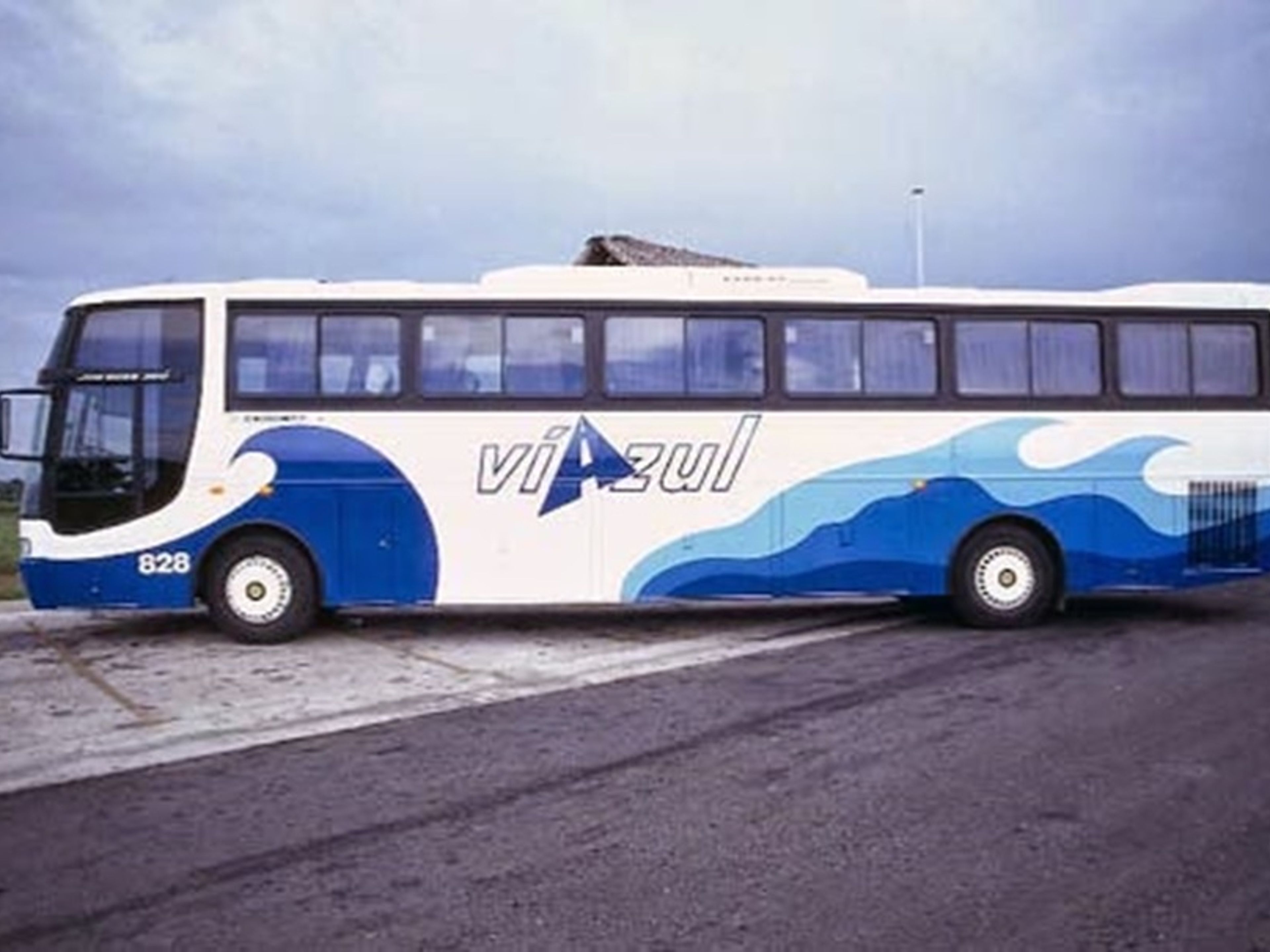Servicios de Traslados Colectivos “VIAZUL CUBA: HABANA / MATANZAS / AEROPUERTO DE VARADERO / VARADERO / SANTA CLARA / SANCTI SPÍRITUS / CIEGO DE ÁVILA / CAMAGÜEY / LAS TUNAS / HOLGUÍN / AEROPUERTO DE HOLGUÍN / BAYAMO / SANTIAGO DE CUBA”. “VIAZUL CUBA: HAVANA / MATANZAS / VARADERO AIRPORT / VARADERO / SANTA CLARA / SANCTI SPÍRITUS / CIEGO DE ÁVILA / CAMAGÜEY / LAS TUNAS / HOLGUÍN / HOLGUÍN AIRPORT / BAYAMO / SANTIAGO DE CUBA“ Collective Transfer Services