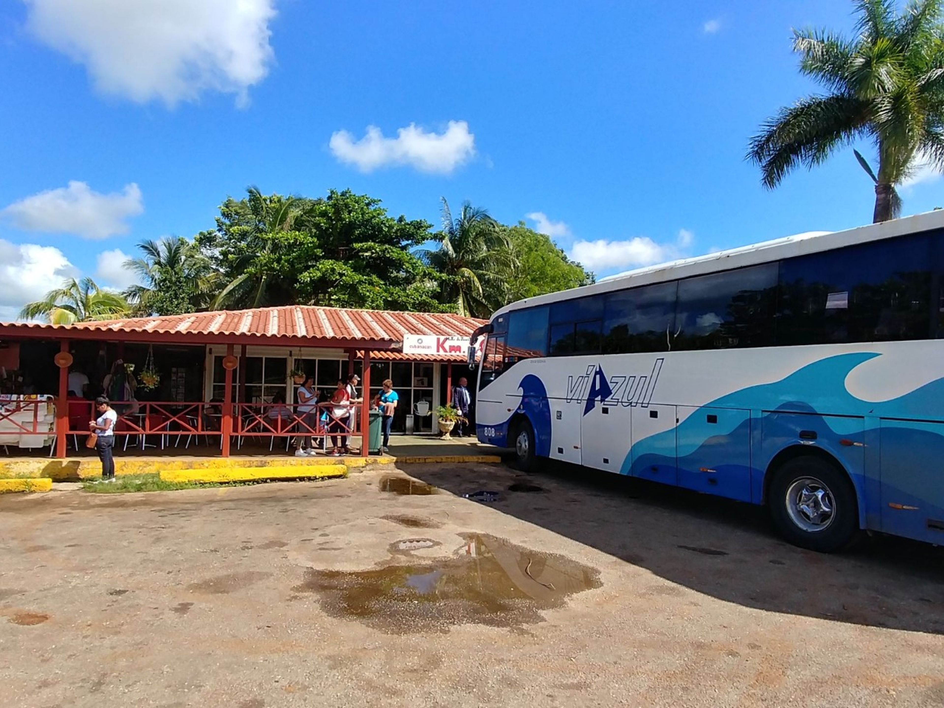 Servicios de Traslados Colectivos “VIAZUL CUBA: HABANA / MATANZAS / AEROPUERTO DE VARADERO / VARADERO / SANTA CLARA / SANCTI SPÍRITUS / CIEGO DE ÁVILA / CAMAGÜEY / LAS TUNAS / HOLGUÍN / AEROPUERTO DE HOLGUÍN / BAYAMO / SANTIAGO DE CUBA”. “VIAZUL CUBA: HAVANA / MATANZAS / VARADERO AIRPORT / VARADERO / SANTA CLARA / SANCTI SPÍRITUS / CIEGO DE ÁVILA / CAMAGÜEY / LAS TUNAS / HOLGUÍN / HOLGUÍN AIRPORT / BAYAMO / SANTIAGO DE CUBA“ Collective Transfer Services