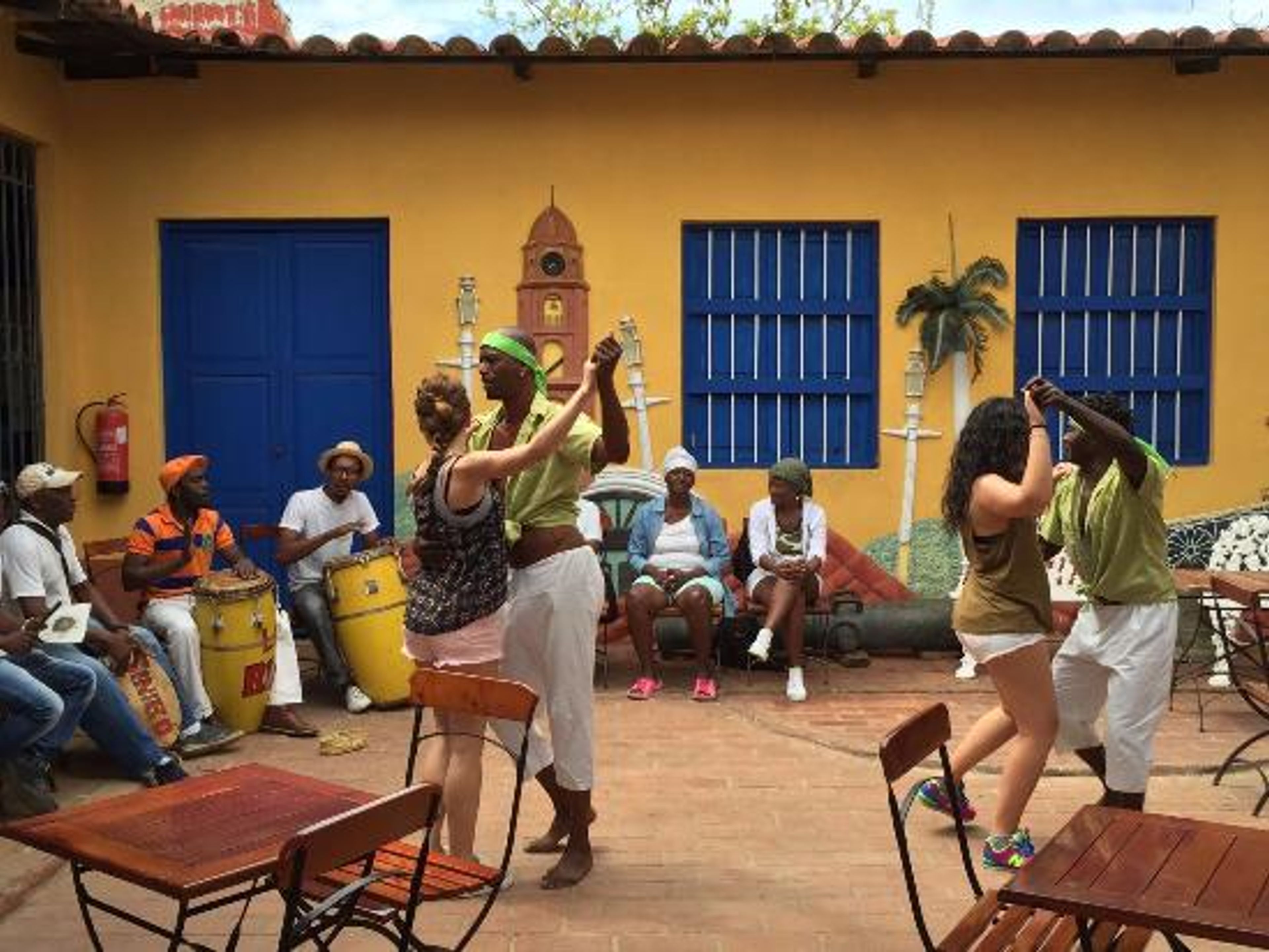 Excursão "Noite do Bar em Trinidad". Dancing in La Canchánchara, Trinidad City