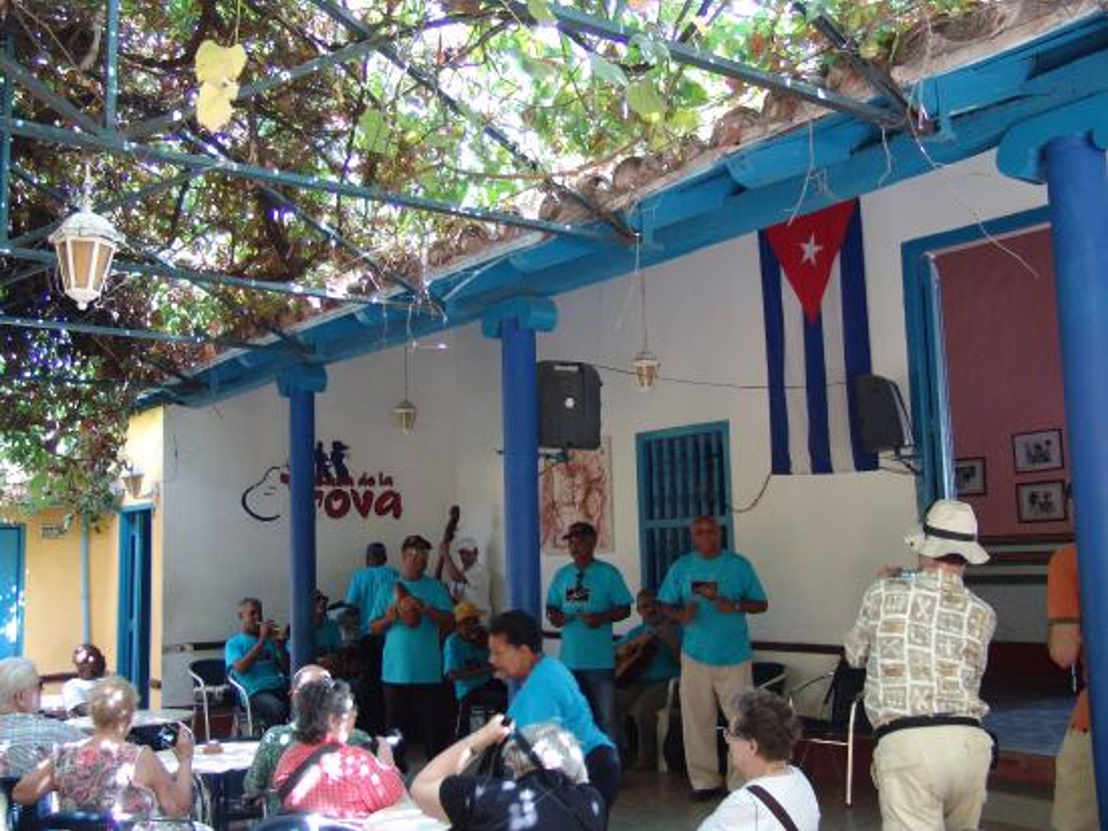 Excursão "Noite do Bar em Trinidad". Trova House, Trinidad City