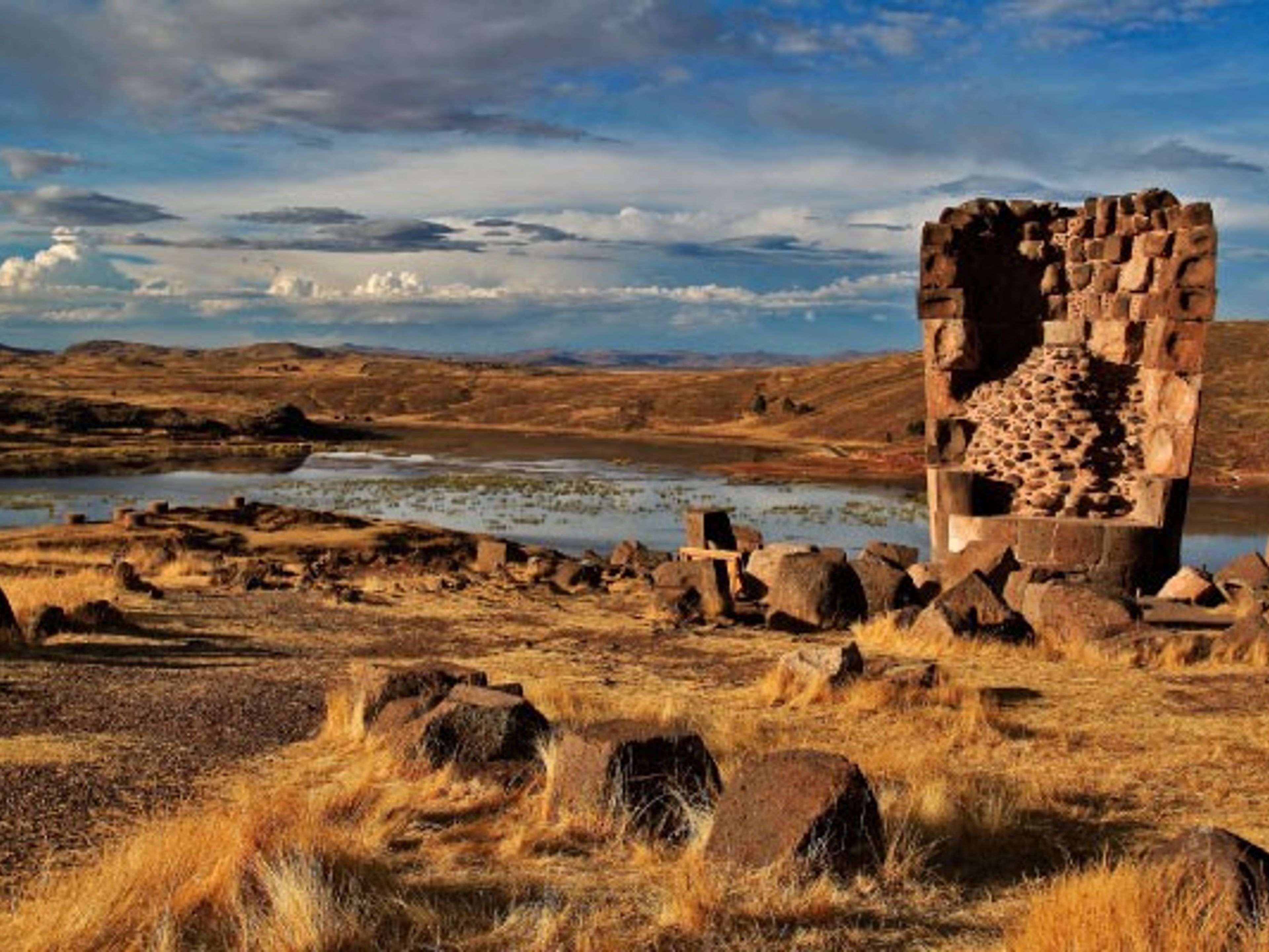 SILLUSTANI ARCHAEOLOGICAL COMPLEX TOUR. SILLUSTANI ARCHAEOLOGICAL COMPLEX, PERU
