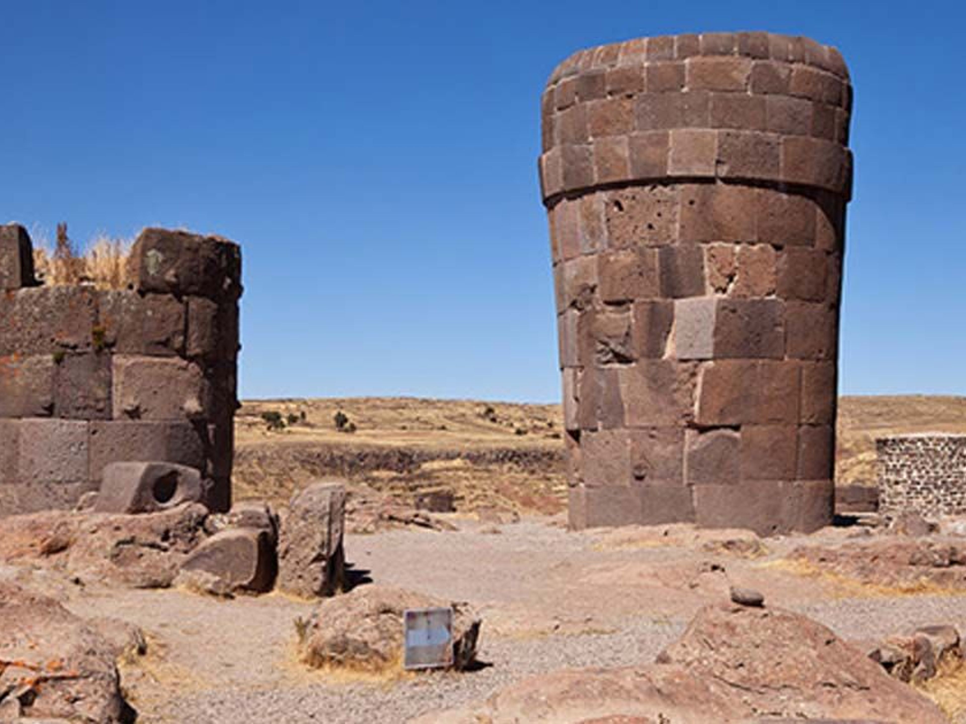 SILLUSTANI ARCHAEOLOGICAL COMPLEX TOUR. SILLUSTANI ARCHAEOLOGICAL COMPLEX, PERU