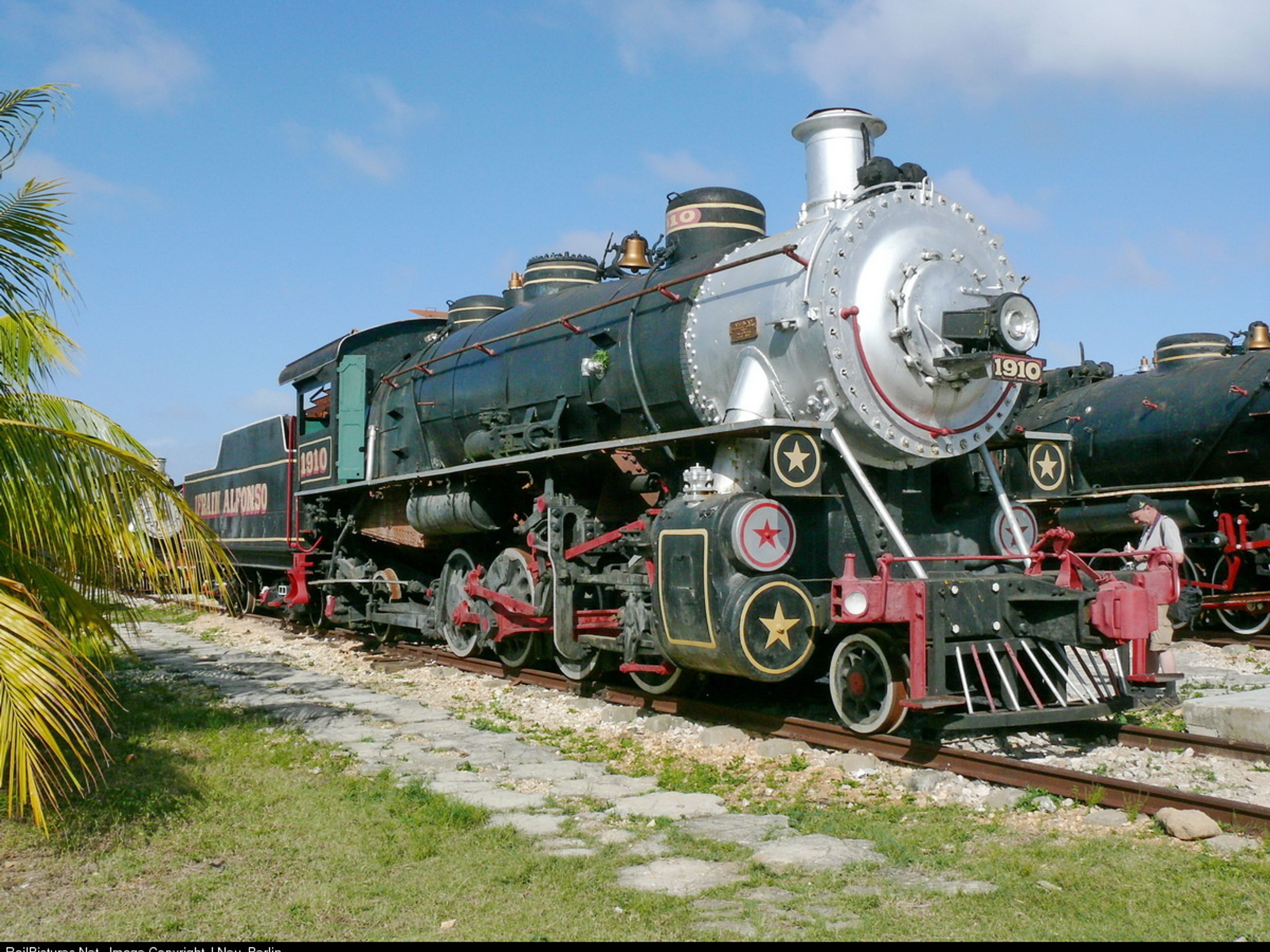 Tour "ZUCCHERO, TABACCO E RUM". Steam train built in 1913 at the ancient sugar mill, Remedios city. “Sugar Tour”