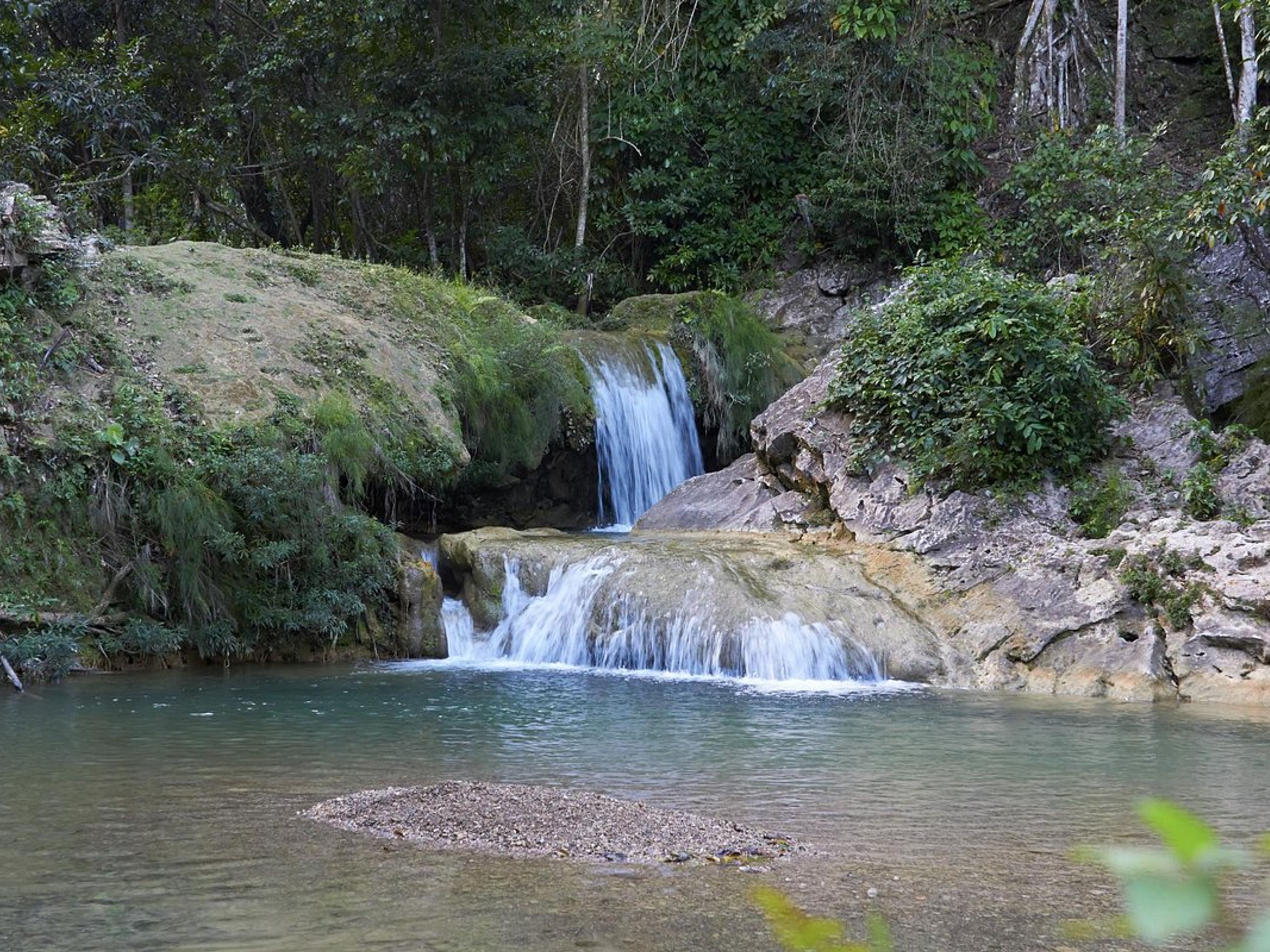 “TRANSFER NACH VIÑALES (EINFACHE FAHRT) + 2 STUNDEN BESUCH IN SOROA“ Tour. Soroa Natural Park panoramic view, Artemisa, Cuba.