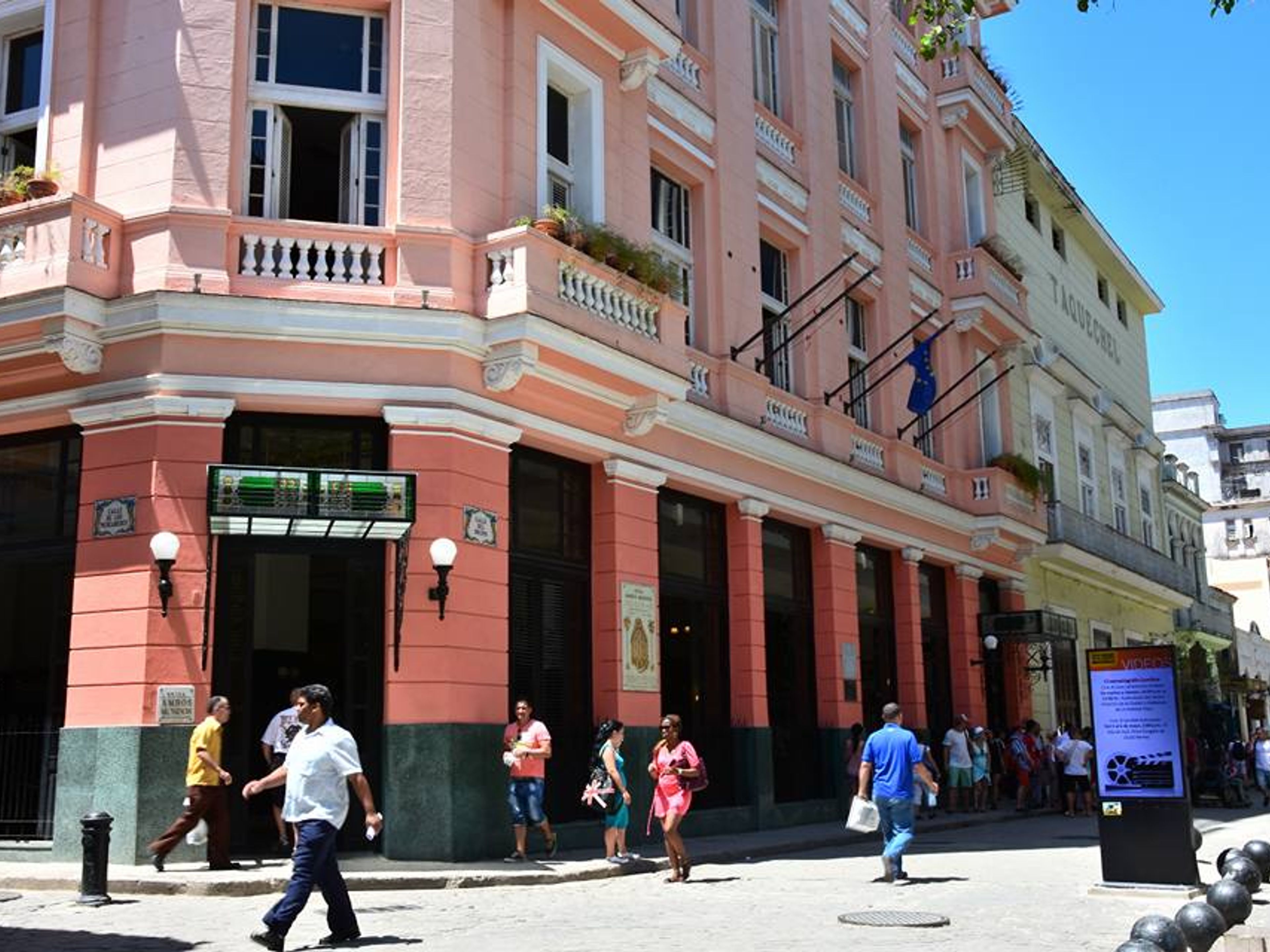 Tour "L'AVANA COLONIALE E STORICA". Hotel Ambos Mundos, Tour "Colonial Havana"