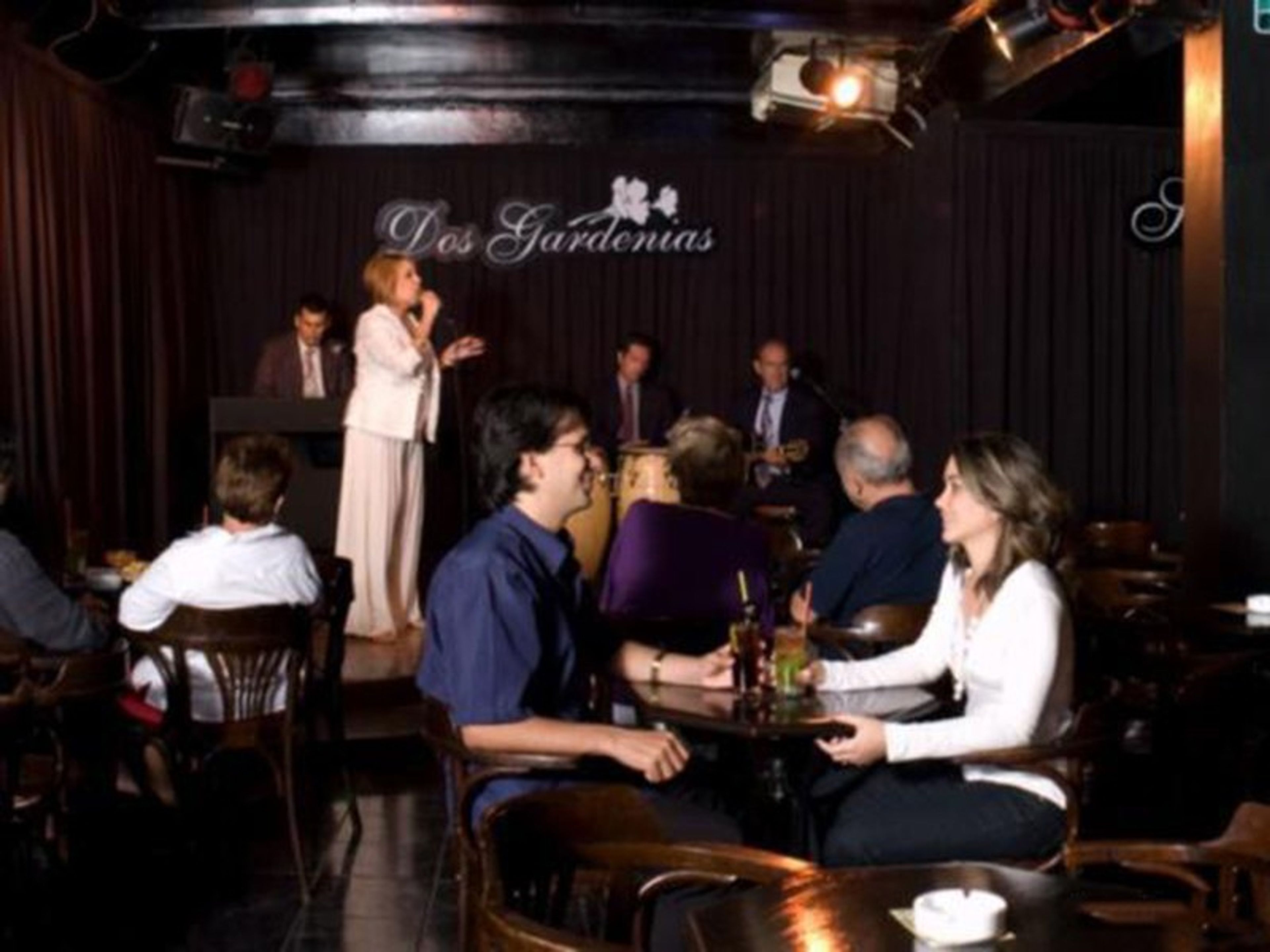 Salón Bolero “DOS GARDENIAS”