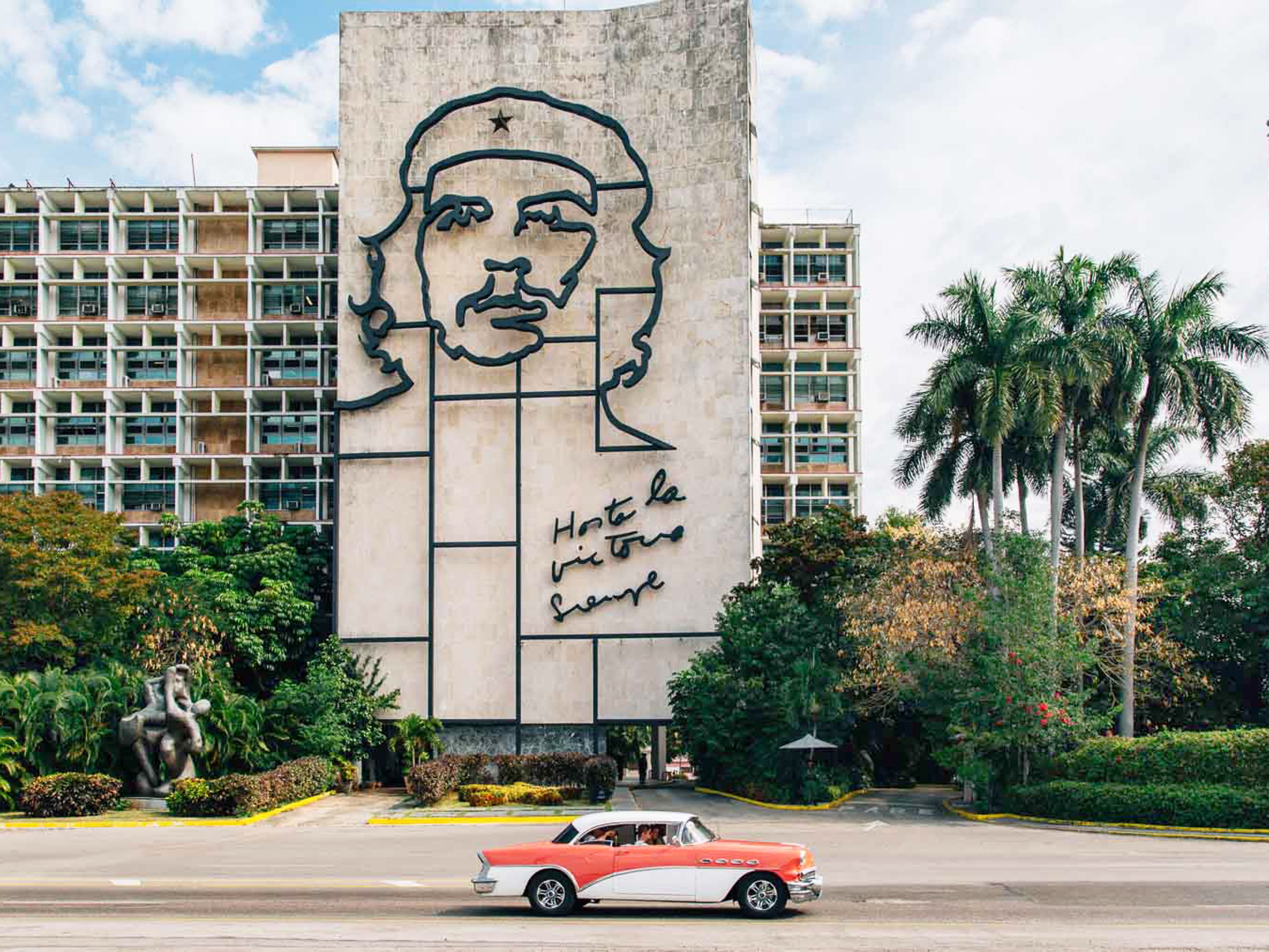 Tour "L'AVANA + PINAR DEL RÍO OVERNIGHT". The Revolution Square panoramic view, Vedado, Havana, Cuba."Havana Overnight + Pinar del Río" Tour