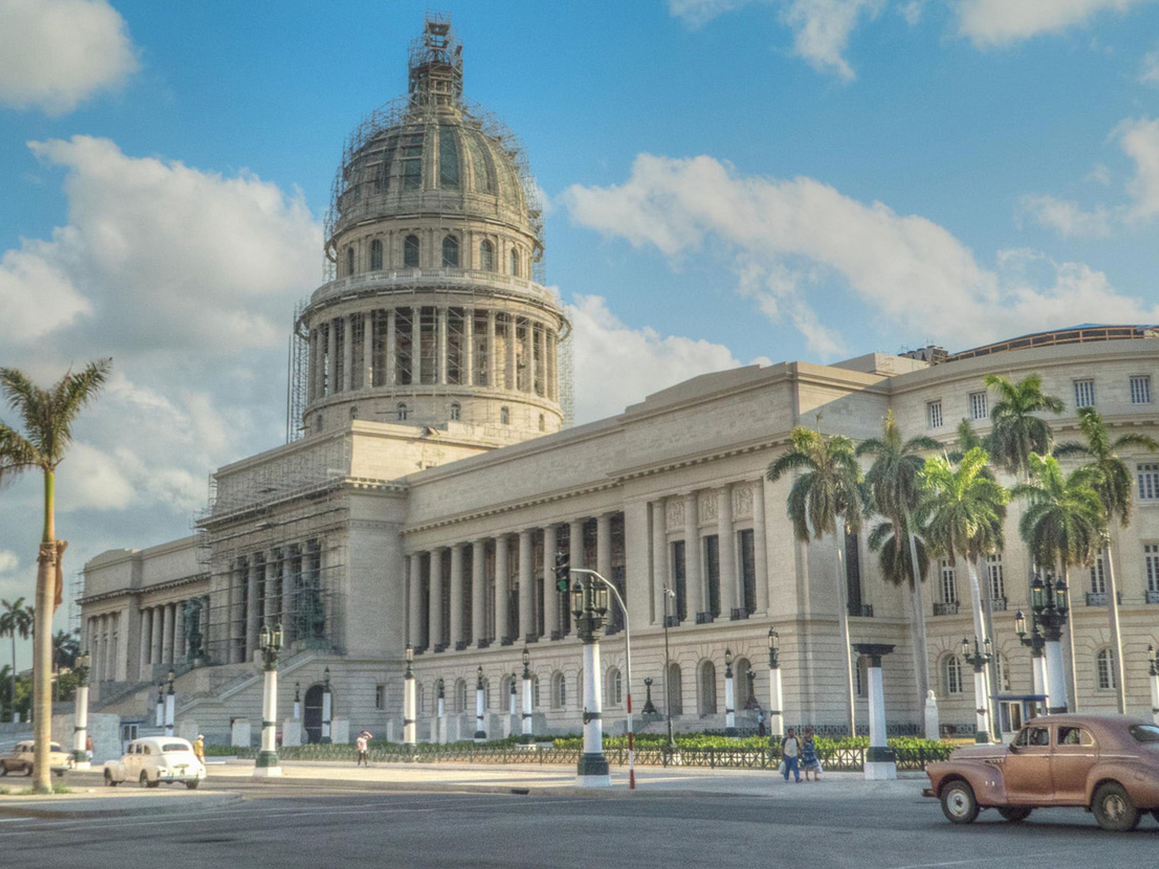Tour "L'AVANA + PINAR DEL RÍO OVERNIGHT". The Capitol of Havana panoramic view, Old Havana, Cuba. "Havana Overnight + Pinar del Río" Tour