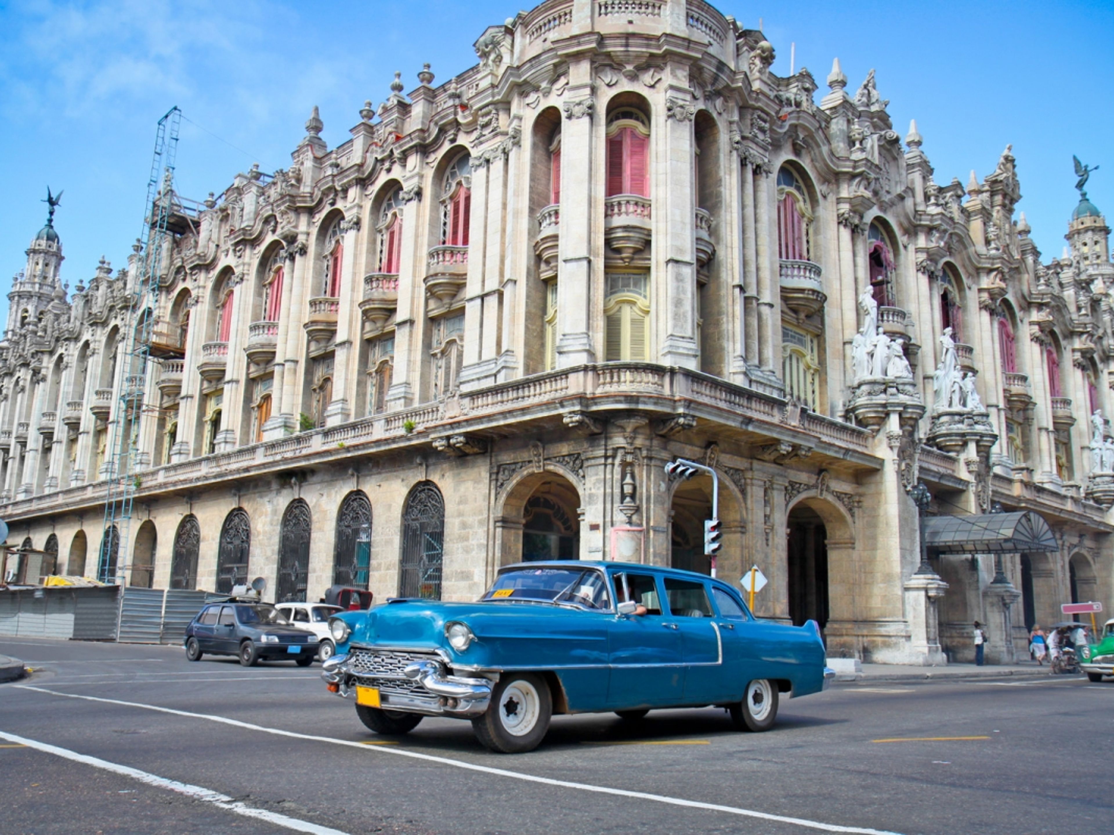 Escursione in bici "L'AVANA COLONIALE". Gran Teatro de La Habana Alicia Alonso (Great Theater of Havana), National Monument, Old Havana, Havana, Cuba.