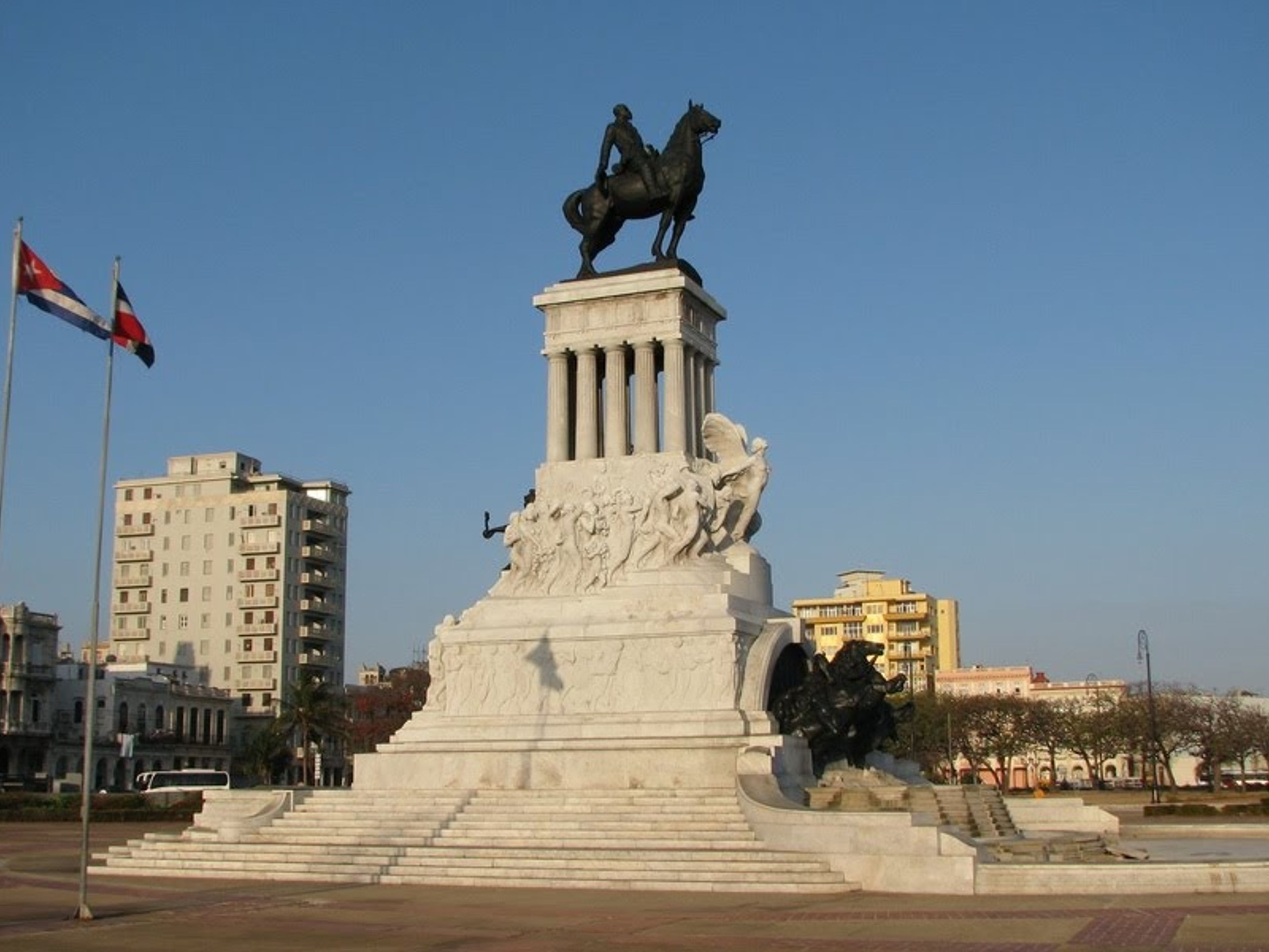 Escursione in bici "L'AVANA COLONIALE". Monument to Major General Maximo Gomez, Hero of the independence war, Old Havana, Havana, Cuba.