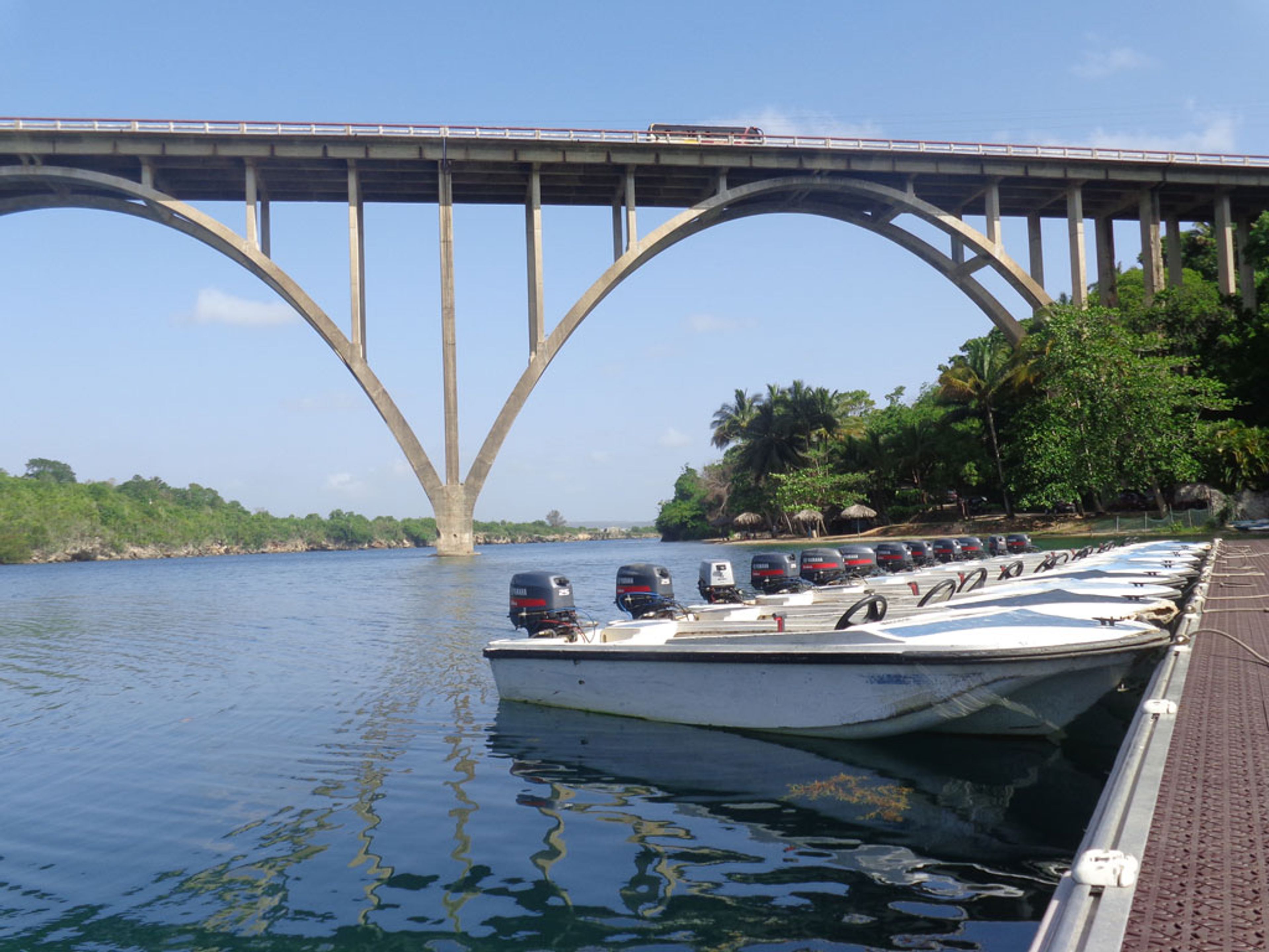 Джип Сафари "NATURE TOUR RÍO CANIMAR + ПЛАВАНИЕ НА СКОРОСТНОМ КАТЕРЕ ПО РЕКЕ КАНИМАР". Canimar bridge panoramic view, Matanzas city, Matanzas, Cuba.