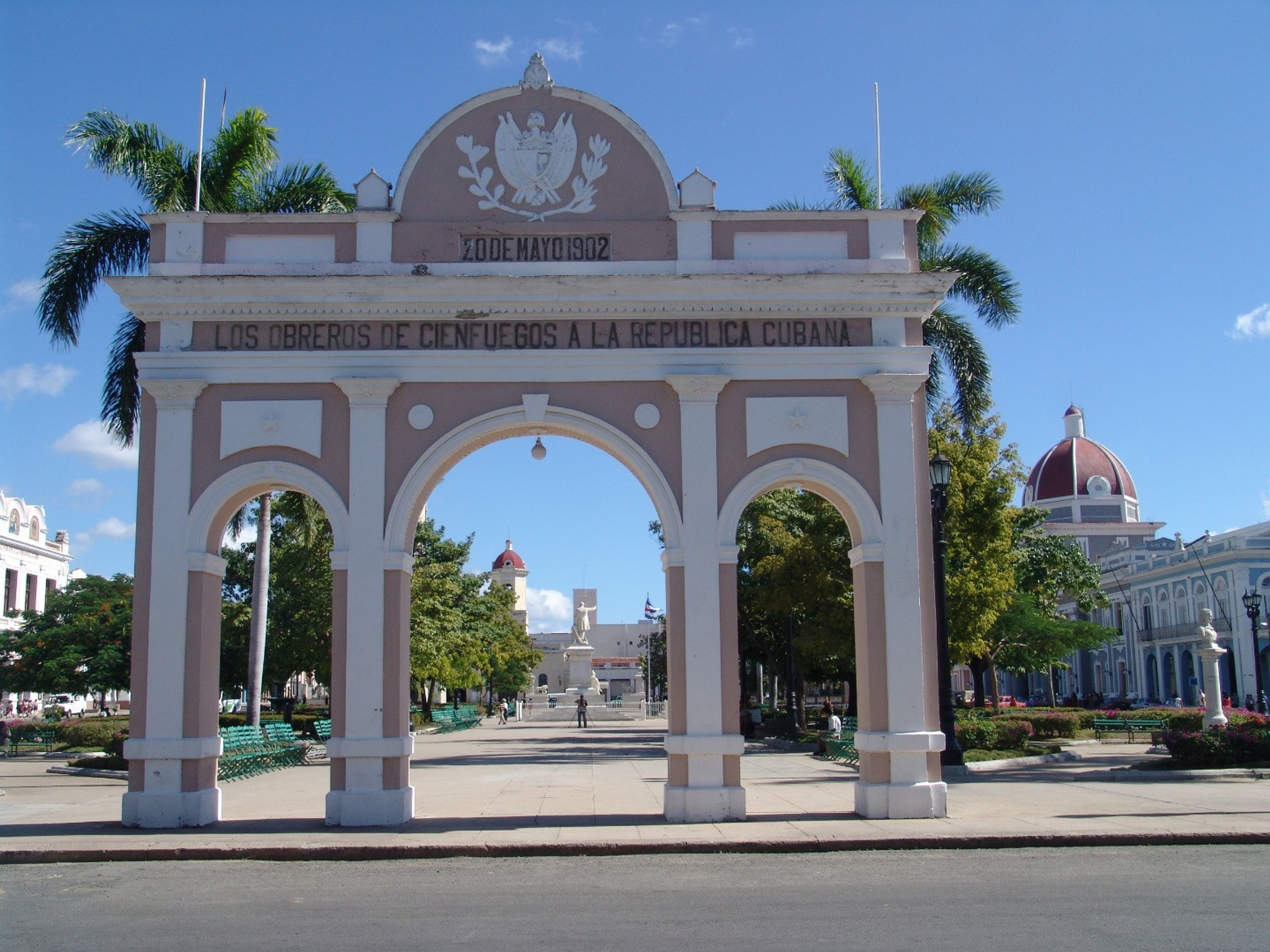 Jeep Safari "NATURE TOUR NICHO - CIENFUEGOS". José Martí central park panoramic view, Cienfuegos city