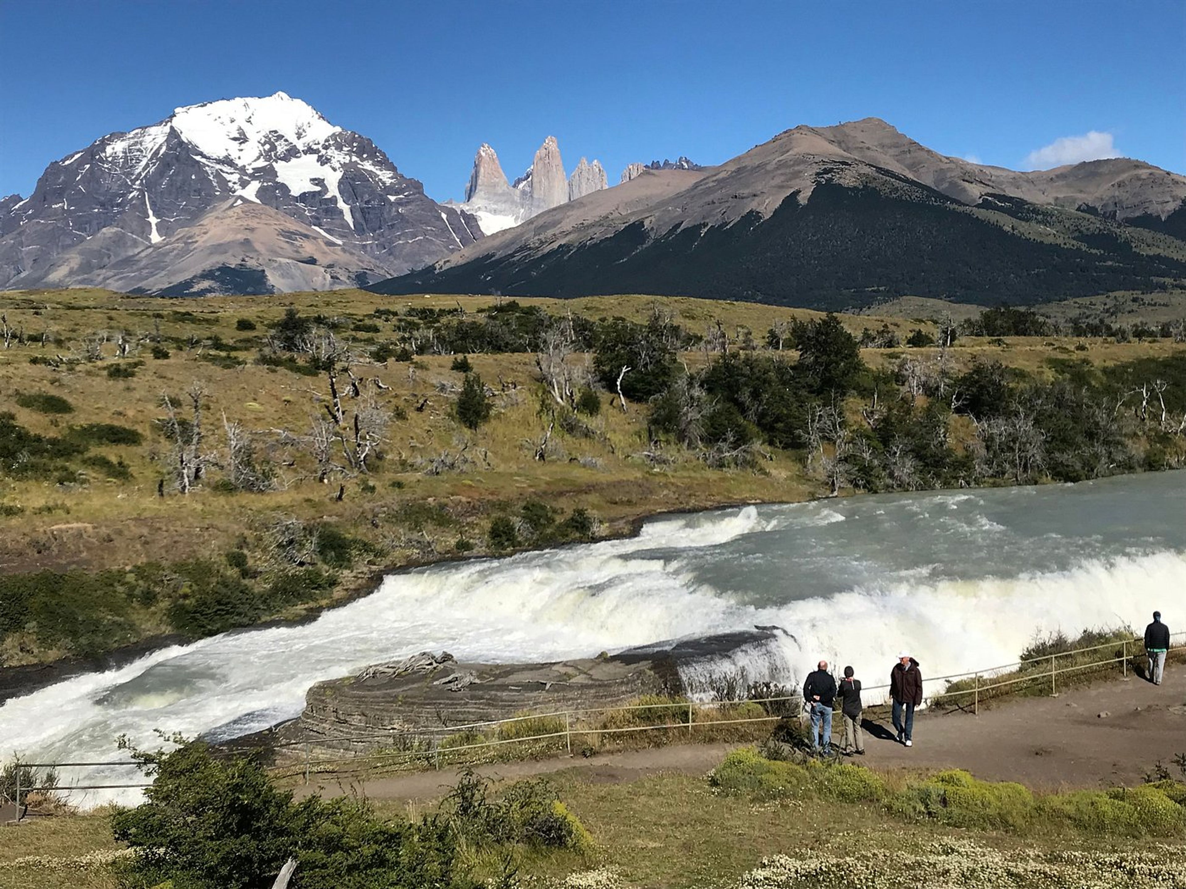 Tур "ТРЕККИНГ ВАЛЬЕ ФРАНСЕС + ЛАНЧ-БОКС + КАТАМАРАН". "VALLE FRANCES TREKKING + BOX LUNCH + CATAMARAN" Tour, Torres del Paine National Park, Chile.