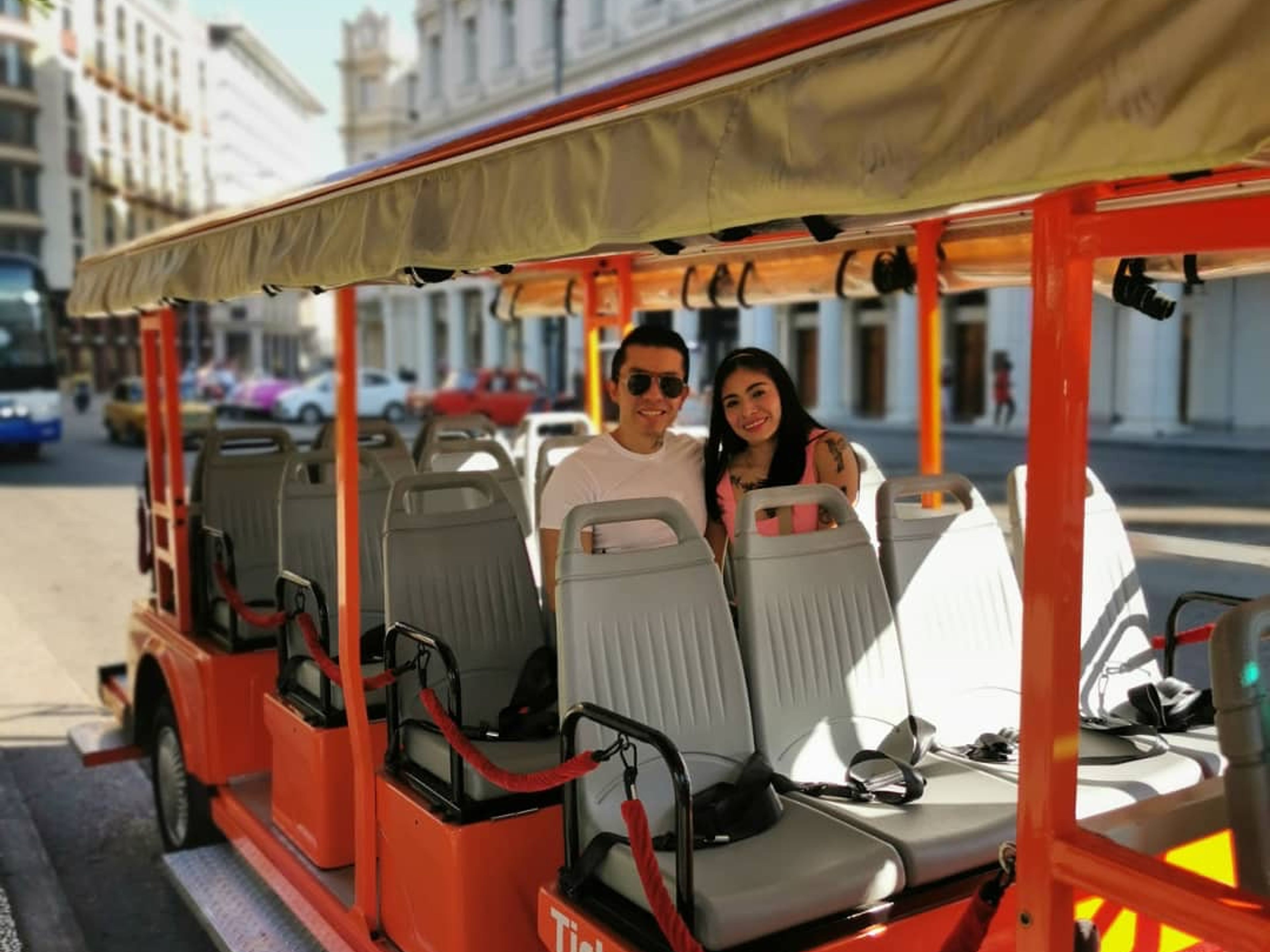 Tур "ПАНОРАМНАЯ ТУРА ПО ГАВАНЕ НА ТРАМВАЕ" (Зона 2 - Мирамар города). "PANORAMIC HAVANA TRAM CITY TOUR" Tour (Zone 2 - Miramar Pickup), La Habana, Cuba.