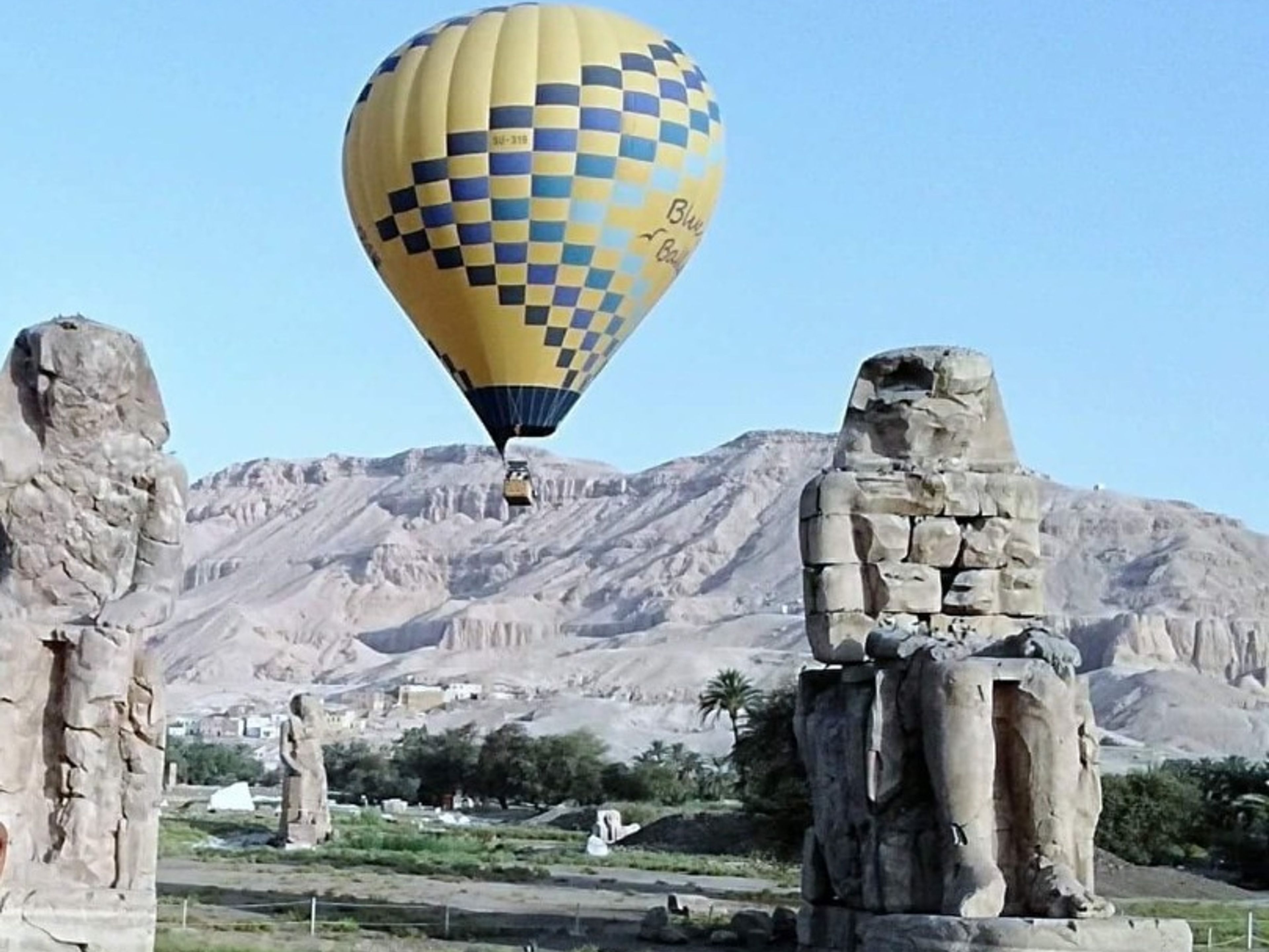 Tour "VOL EN MONTGOLFIÈRE AU-DESSUS DES TEMPLES DE LUXOR". "HOT AIR BALLOON RIDE OVER LUXOR'S TEMPLES" TOUR