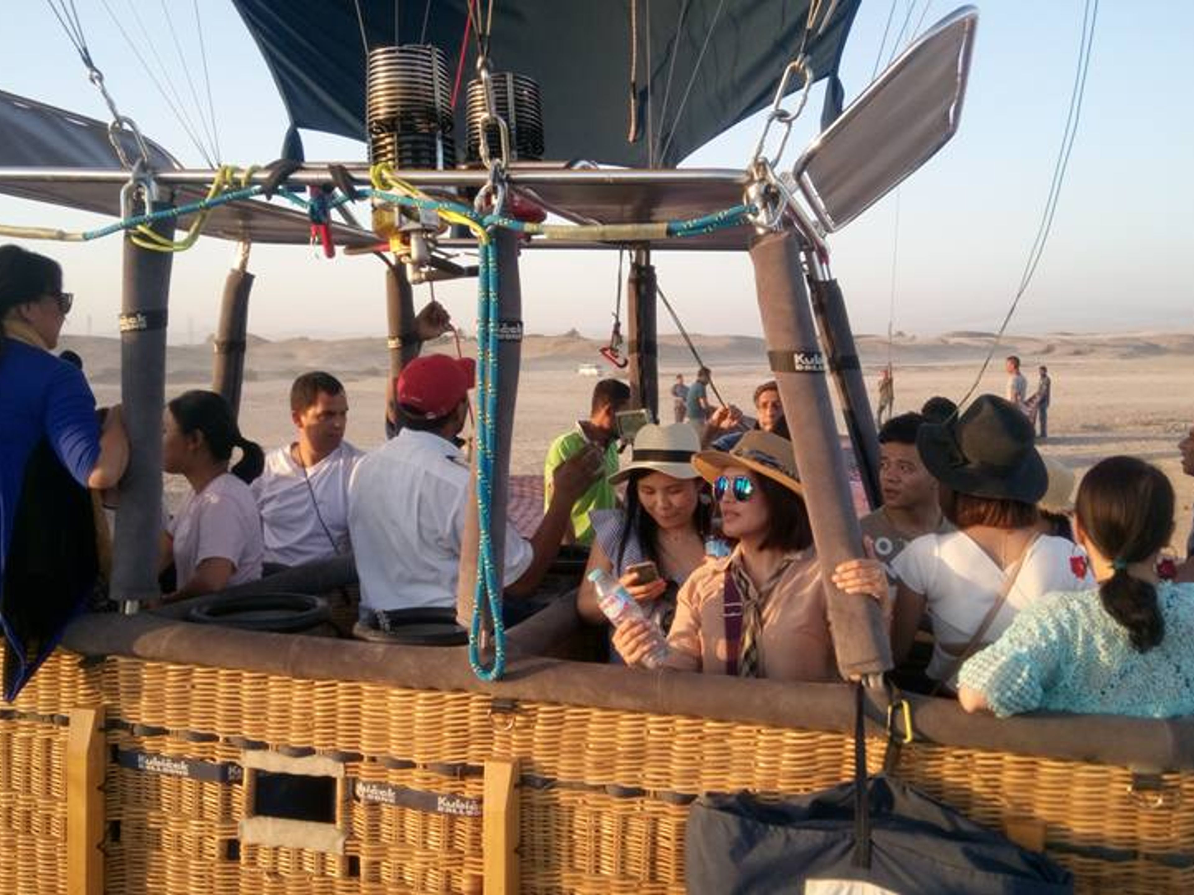 Tour "VOL EN MONTGOLFIÈRE AU-DESSUS DES TEMPLES DE LUXOR". "HOT AIR BALLOON RIDE OVER LUXOR'S TEMPLES" TOUR