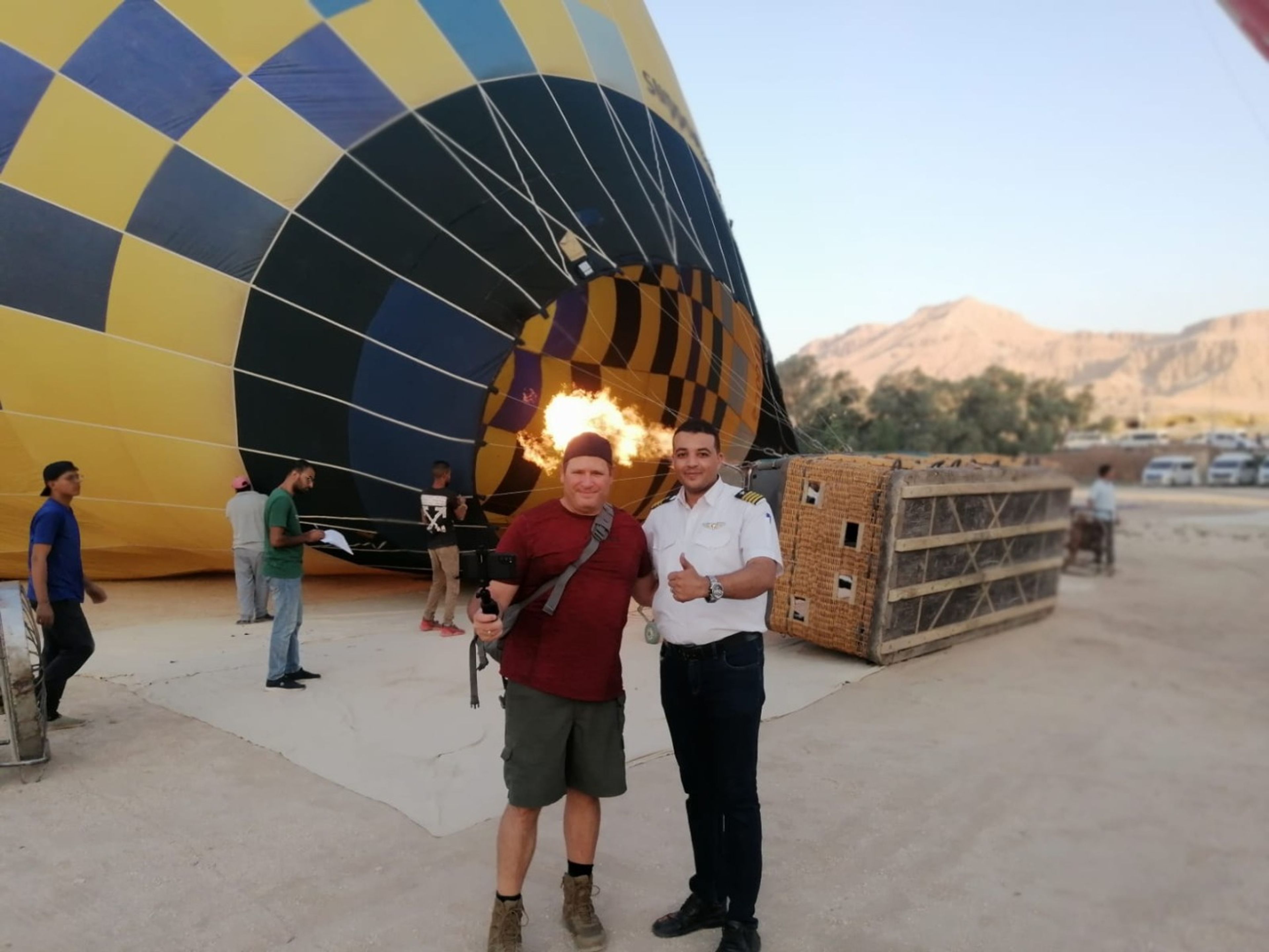 Tour "VOL EN MONTGOLFIÈRE AU-DESSUS DES TEMPLES DE LUXOR". "HOT AIR BALLOON RIDE OVER LUXOR'S TEMPLES" TOUR