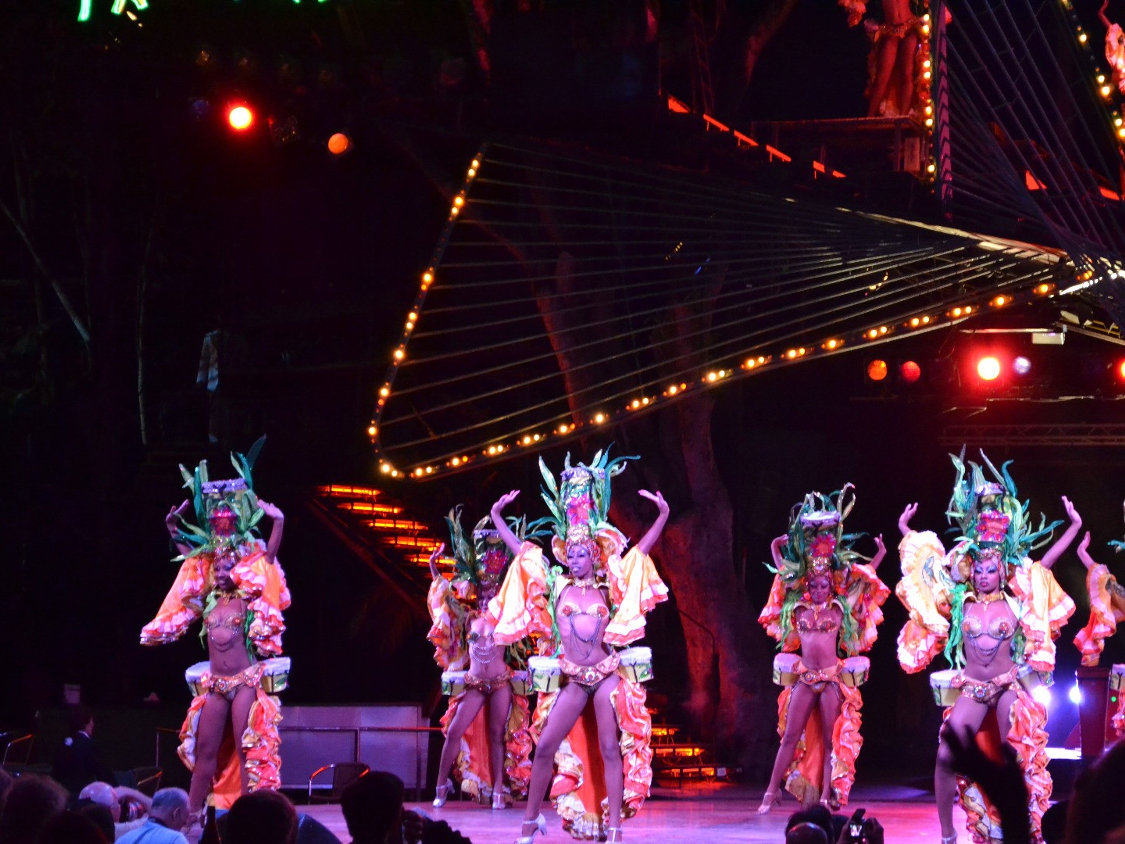 Excursão “HAVANA, HISTÓRIA & RITMO”. TAMBORES EN CONCIERTO Tropicana Cabaret Show