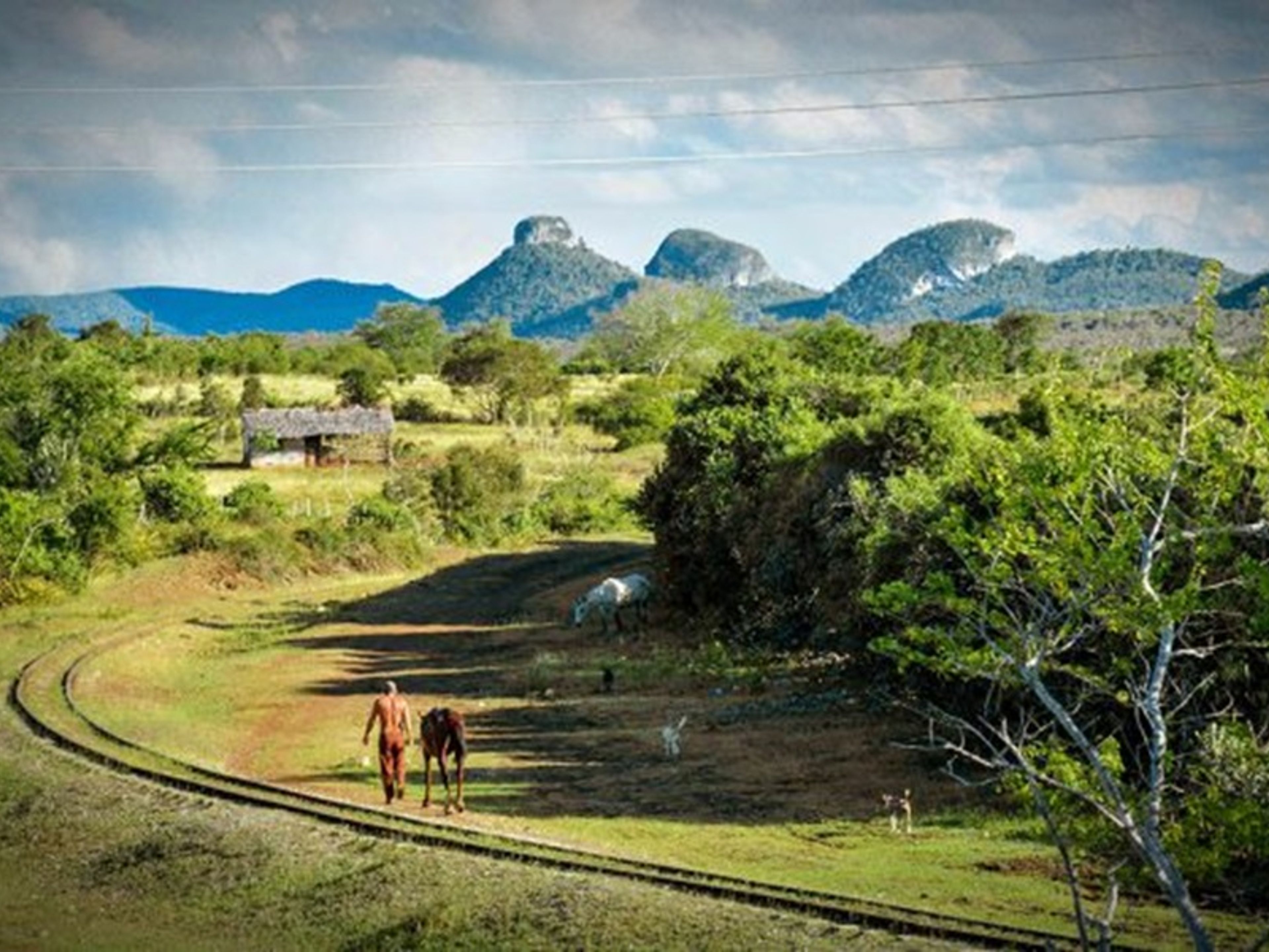 Джип-Cафари "CAMINO A RÍO DE MARES". Elevations of Rafael Freyre, in the province of Holguin, Cuba.