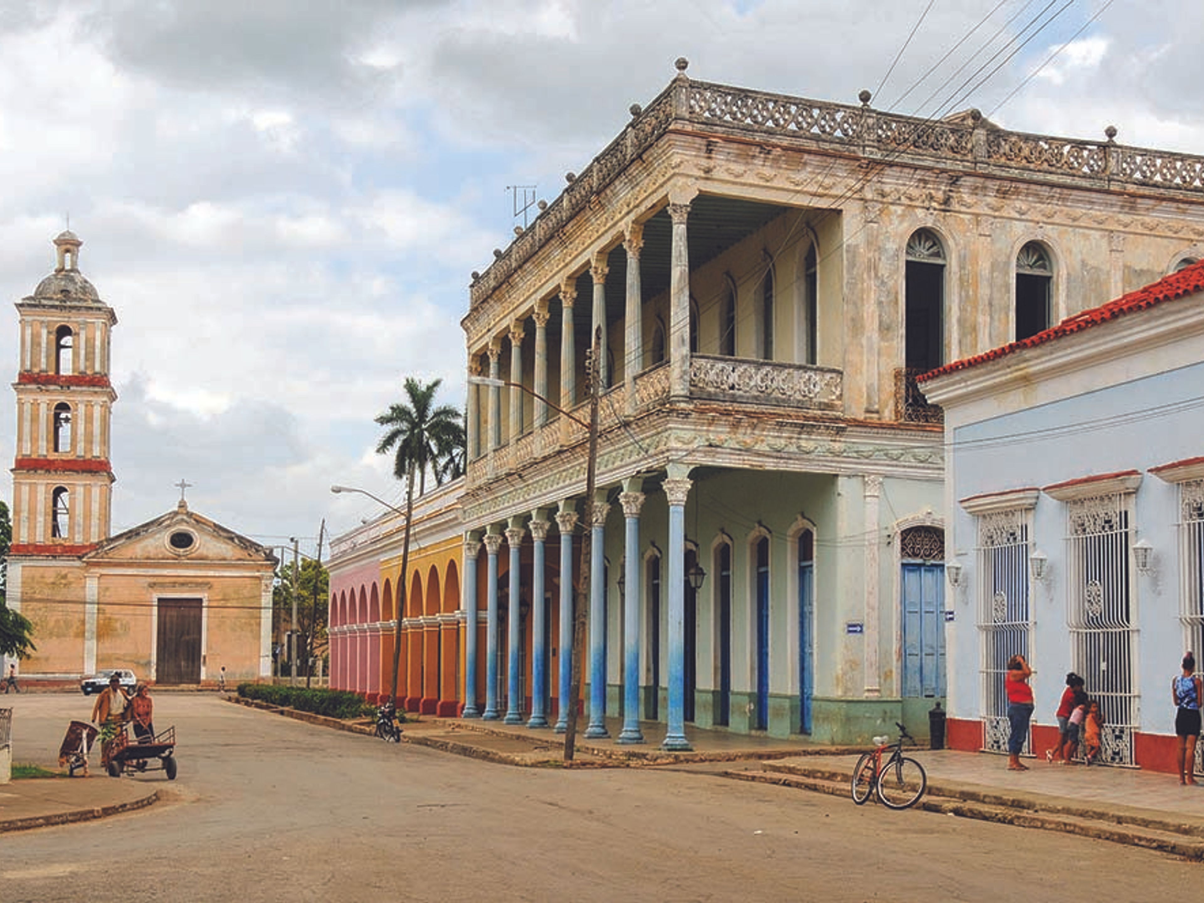 Excursión privada “SANTA CLARA  - REMEDIOS EN AUTOS CLÁSICOS AMERICANOS (TECHO DURO)". San Juan de los Remedios city panoramic view, Villa Clara, Cuba.