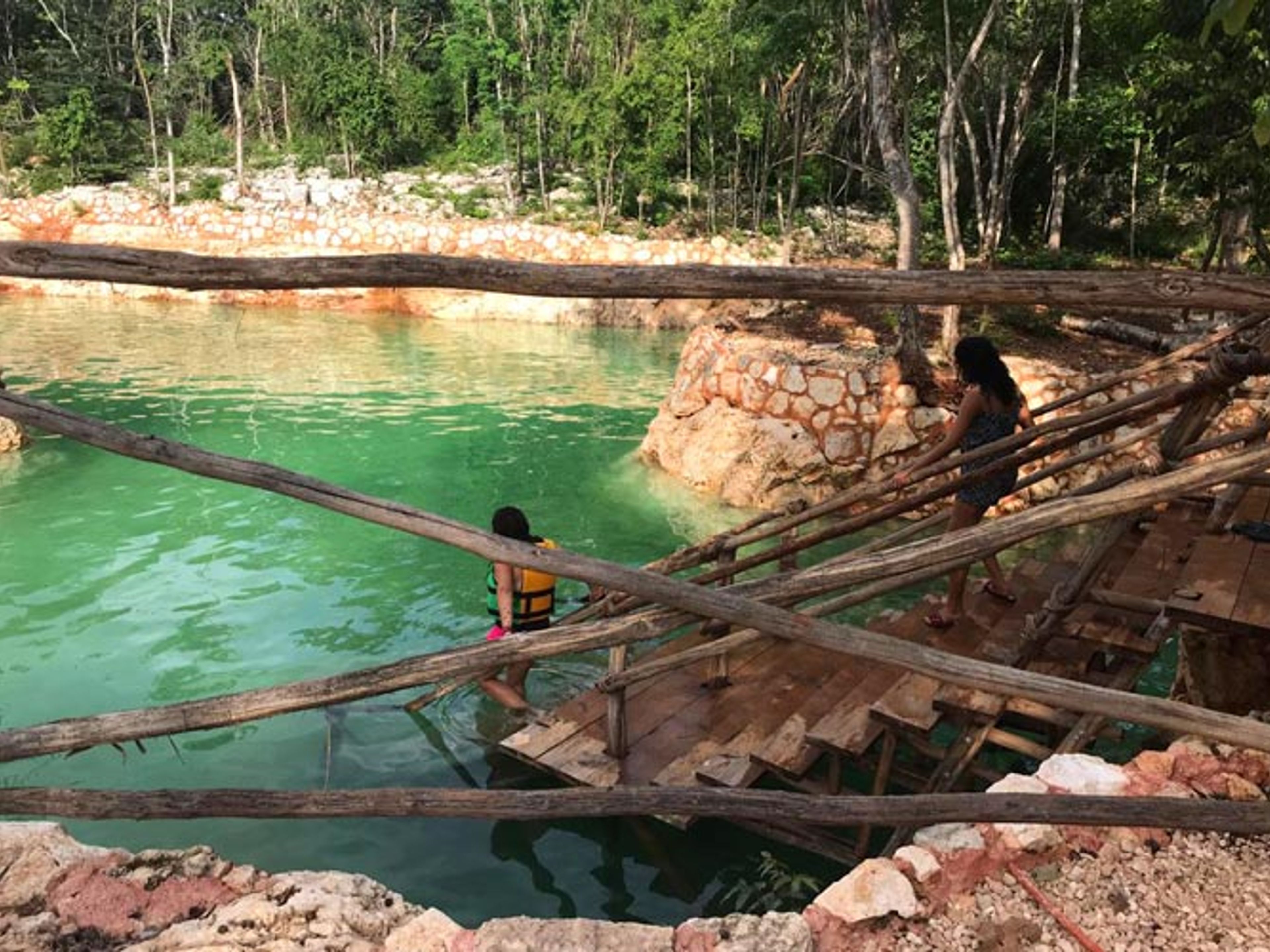 Excursão "VIP Plus exclusiva da Chichen Adventure". Artificial baths in Chichen Adventure, have fun and be passionate about this park. Chichen Itza, Yucatan Peninsula.