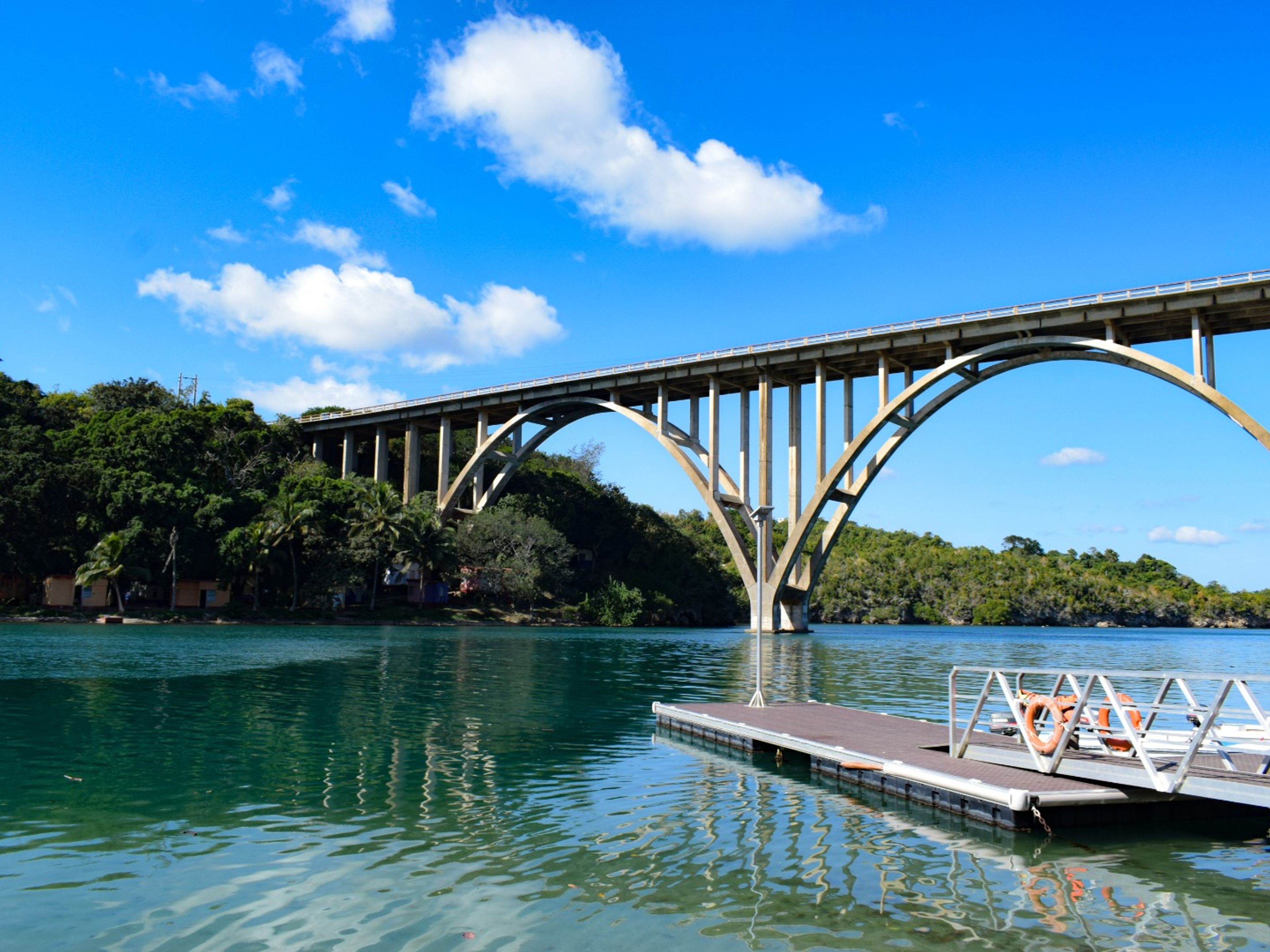 Джип-сафари "NATURE TOUR 4X4". Rio Canimar panoramic view, Matanzas, Cuba.