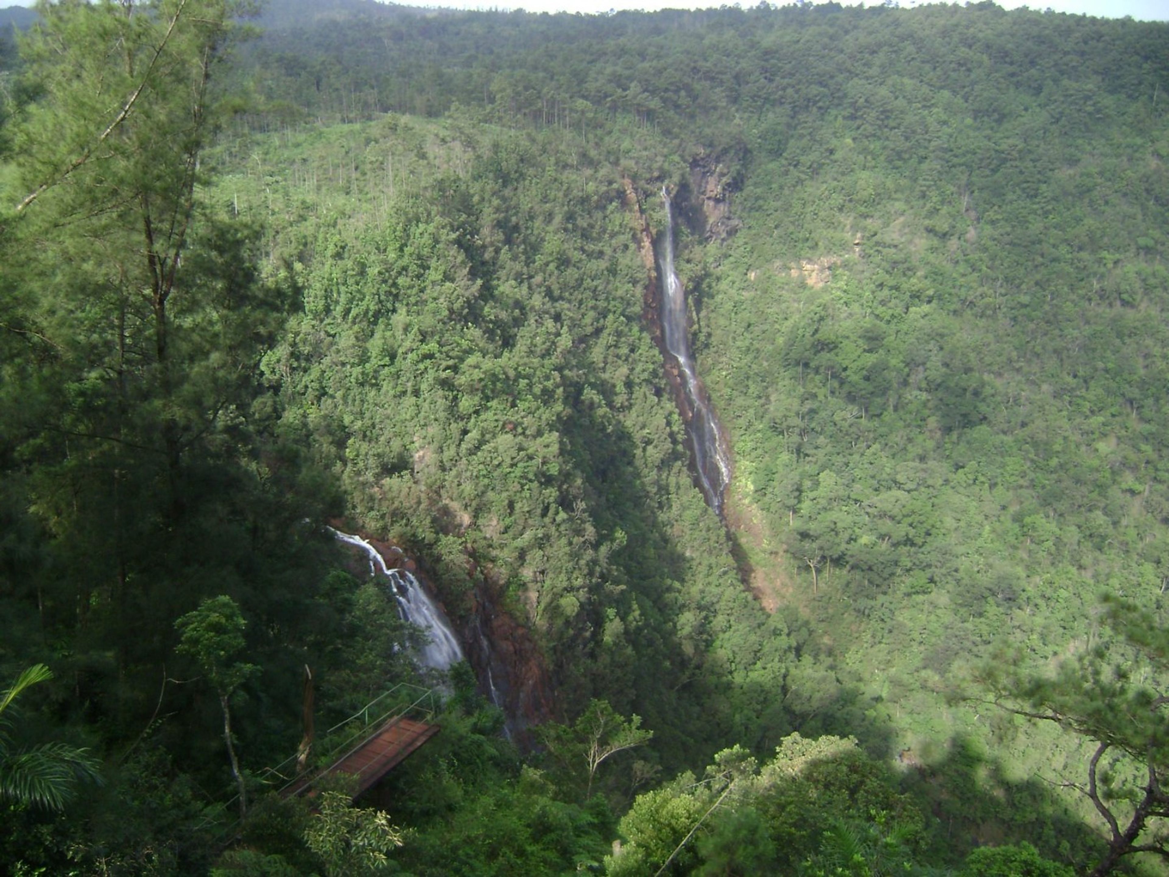 Excursão “PINARES DE MAYARÍ OVERNIGHT”. Guayabo Waterfall, Pinares de Mayarí, Holguín, Cuba.