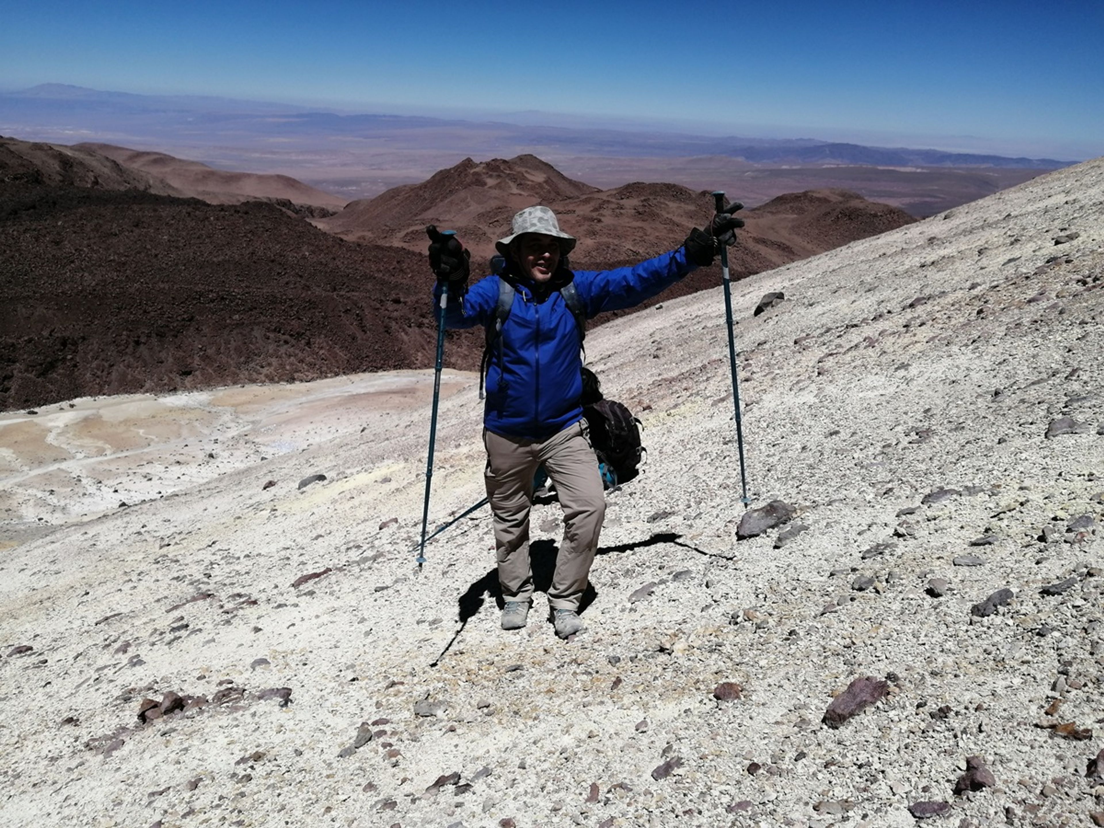 Tour PREMIUM "TREKKING VERS LE VOLCAN SACIEL". "TREKKING TO SACIEL VOLCANO" PREMIUM Tour, San Pedro de Atacama, Chile. 