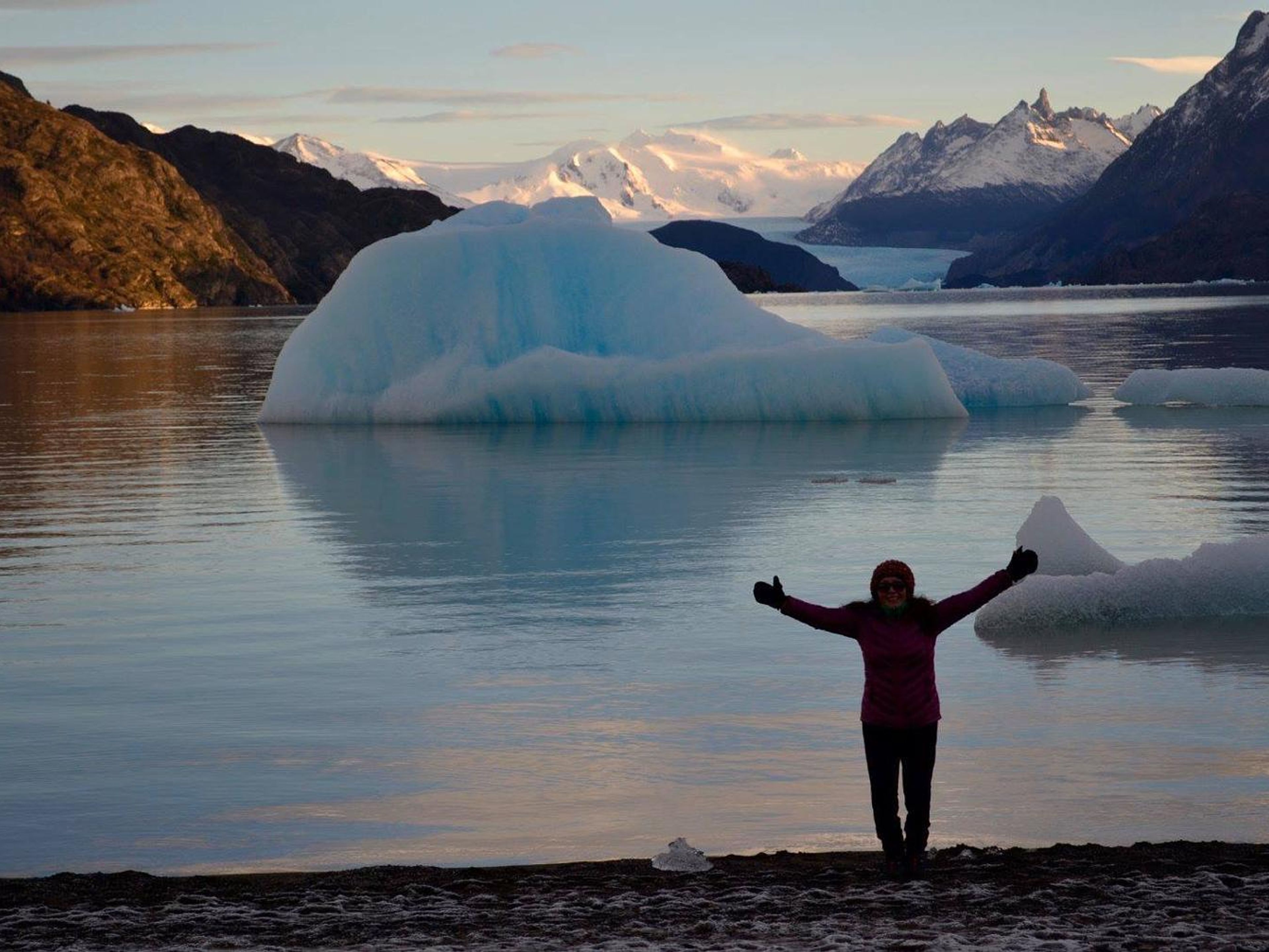 EXCURSIÓN "NAVEGACIÓN AL GLACIAR GREY".. null