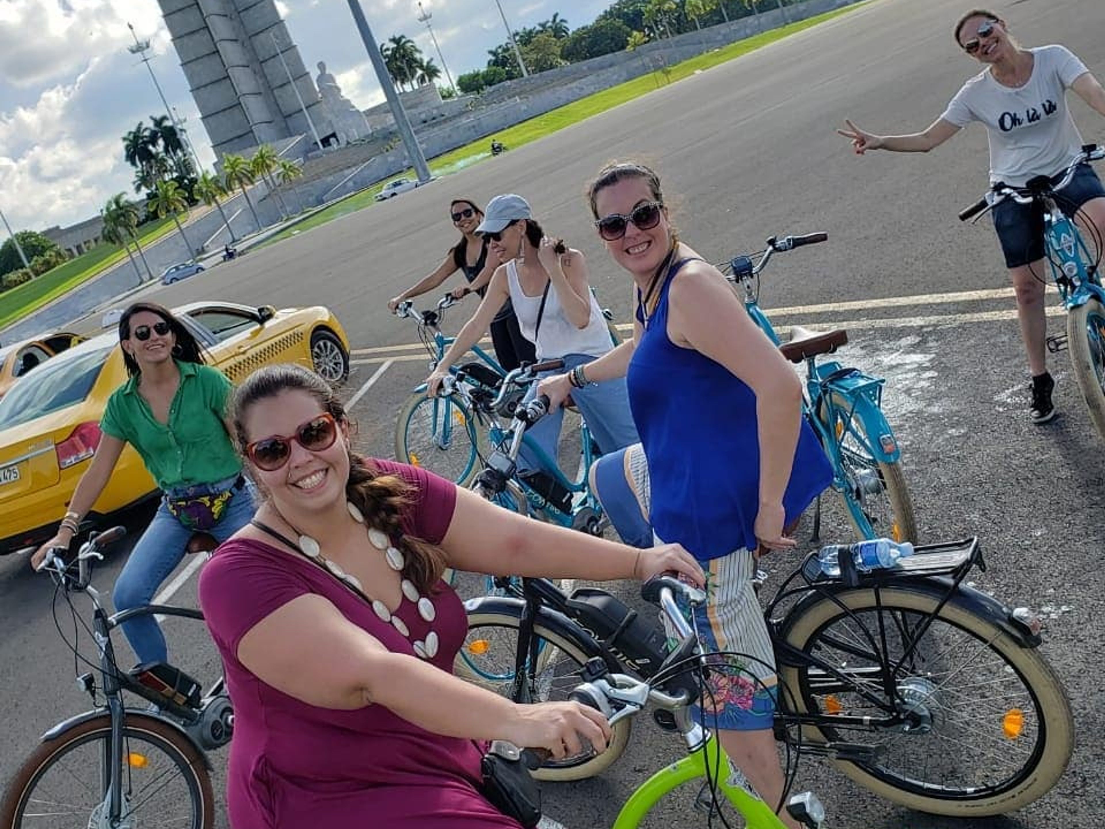 Tour “L'AVANA IN E-BIKE”. E-BIKE ride in Havana.