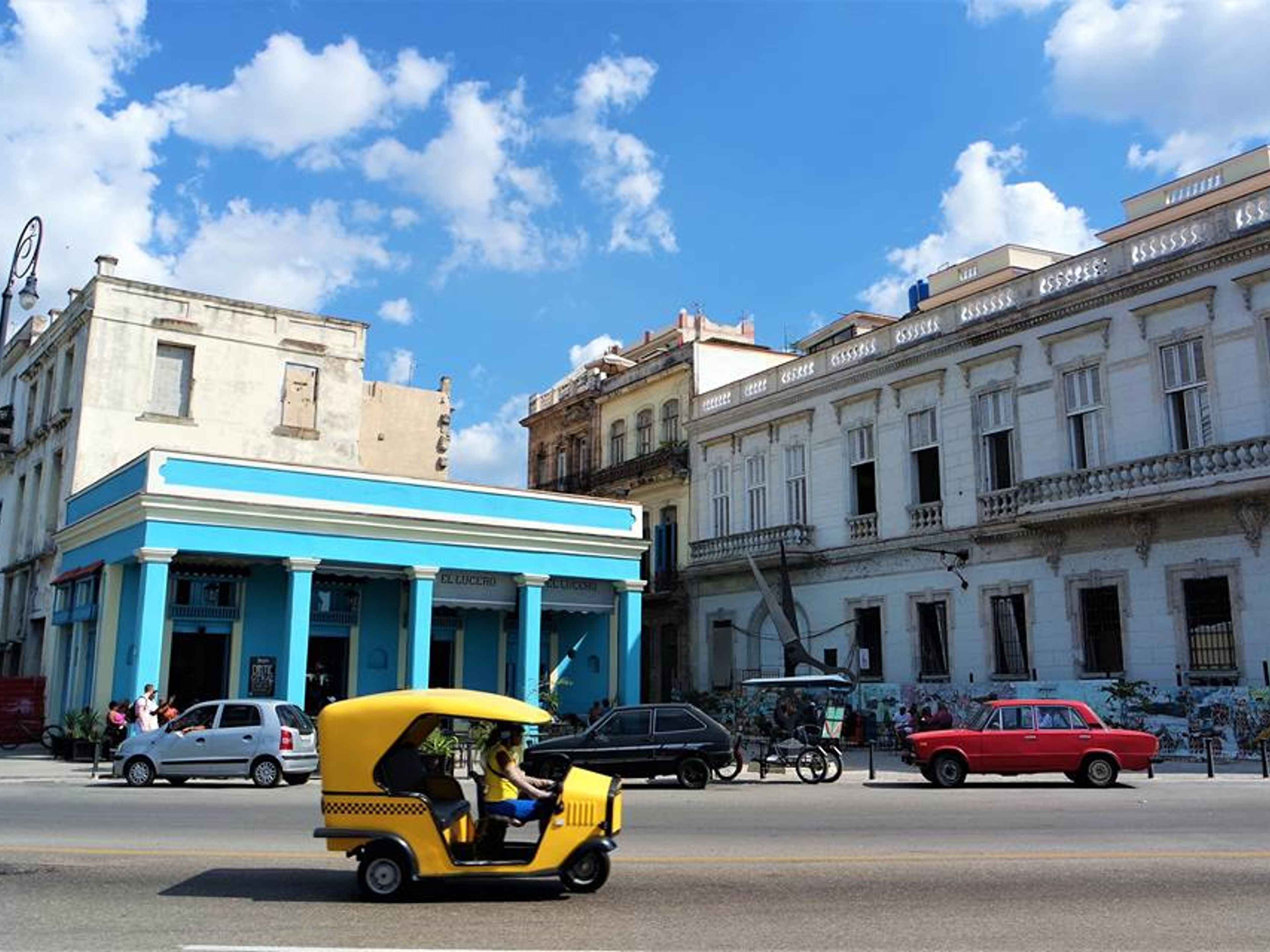 “RIDE IN HAVANA IN COCO - TAXI“ Tour (Service available to the client from 1 to 4 hours). “RIDE IN HAVANA IN COCO - TAXI“ Tour, Havana, Cuba.