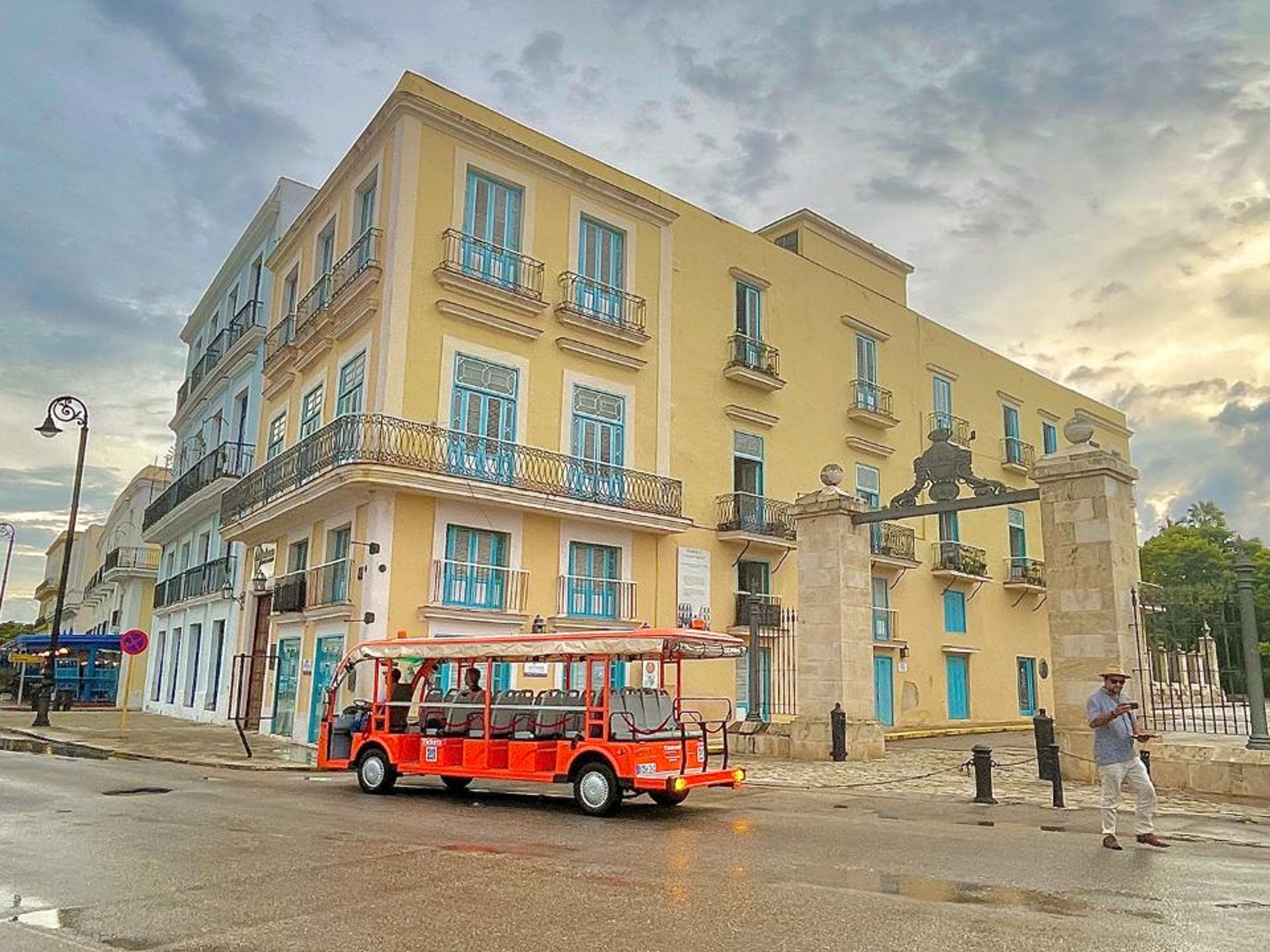 Tour "GIRO PANORAMICO DELL'AVANA AL TRAMONTO". "HAVANA PANORAMIC SUNSET TOUR" Tour, La Habana, Cuba.