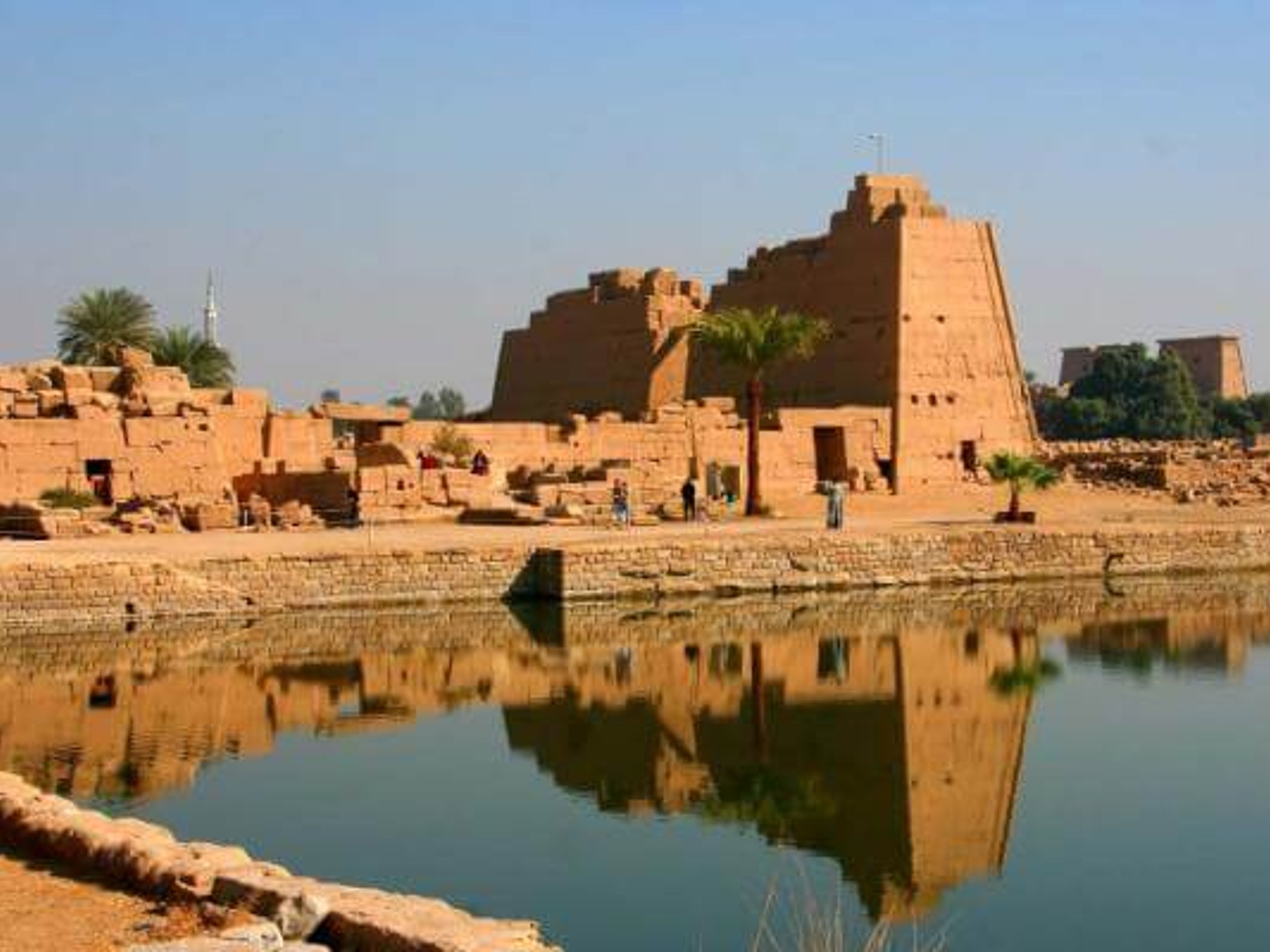 AUSFLUG "LICHT UND TON SHOW IM TEMPEL VON KARNAK".. null